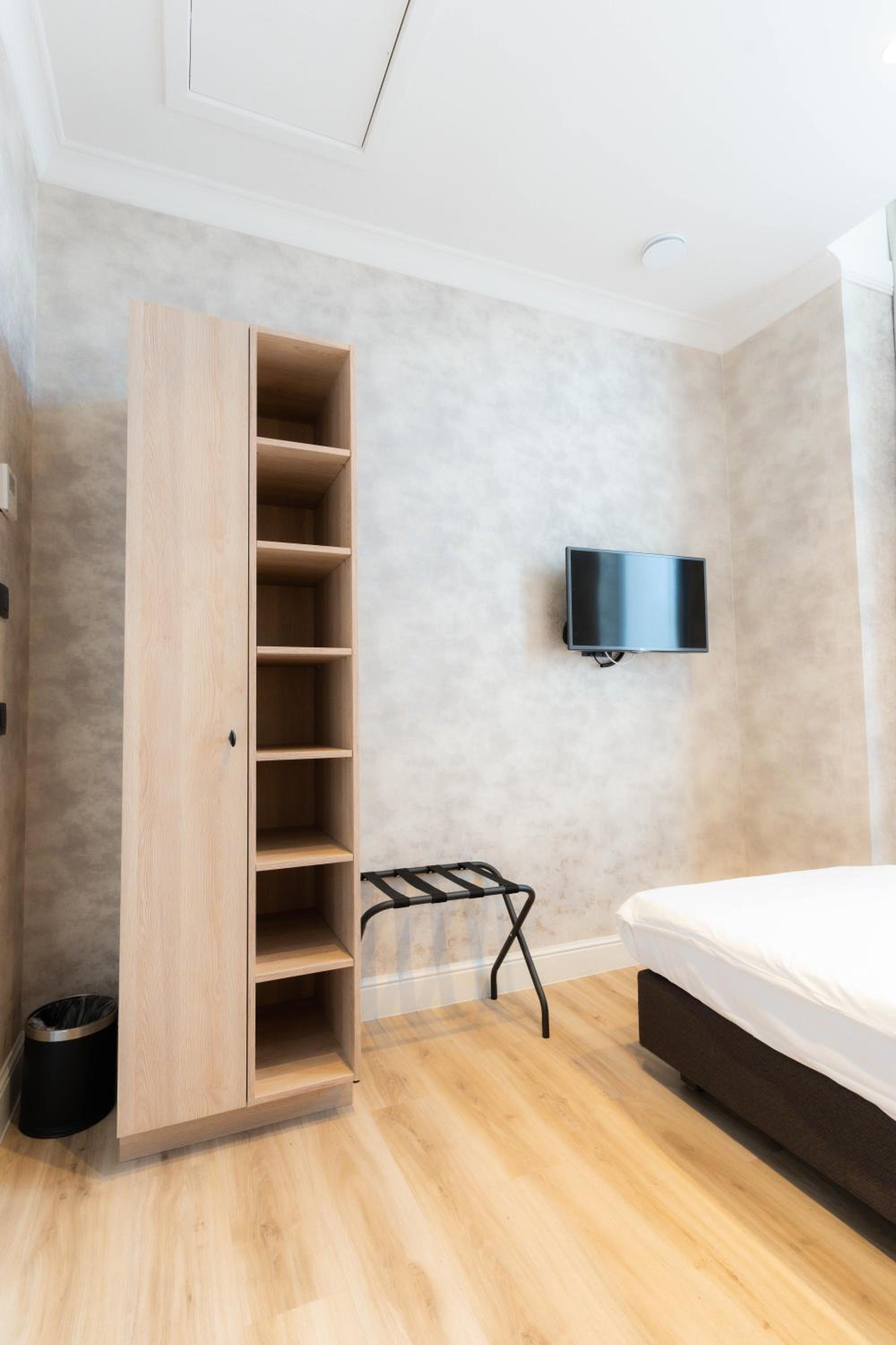 Single Room photo 3