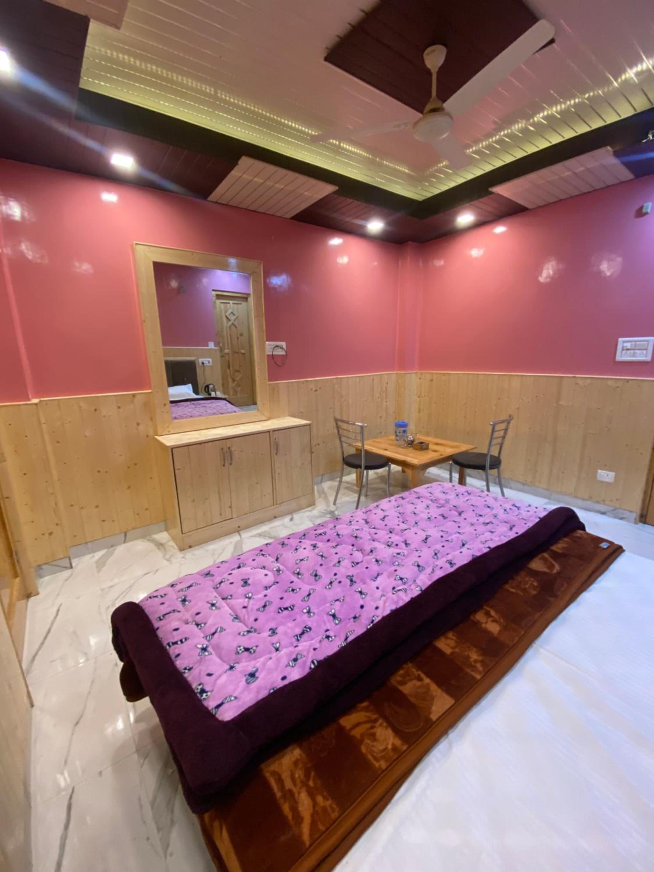 Deluxe Double Room - Photo 11