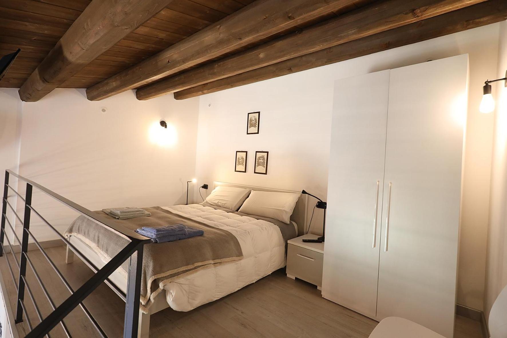 Quadruple Room with Private Bathroom - Photo 15