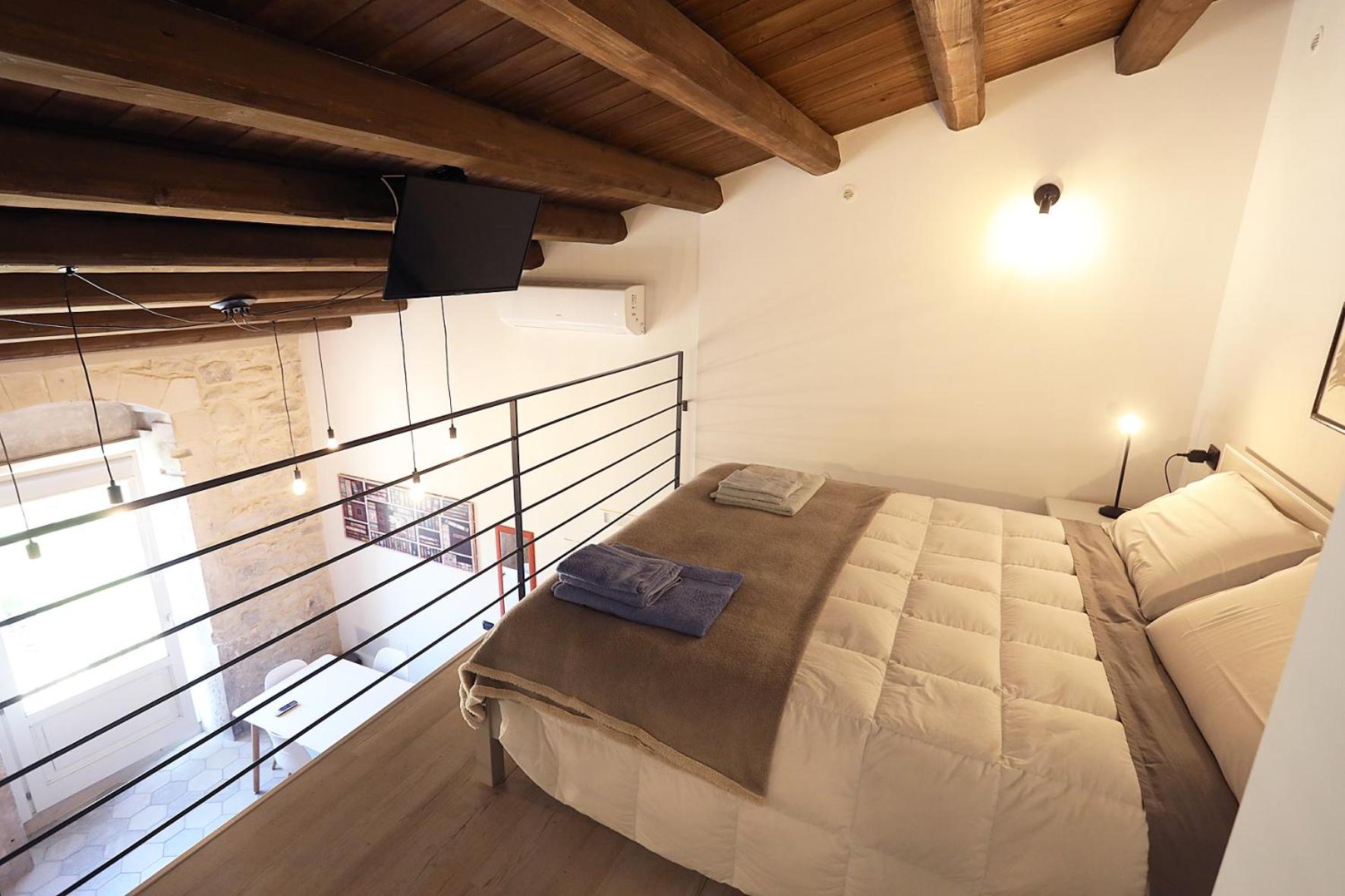 Quadruple Room with Private Bathroom - Photo 8
