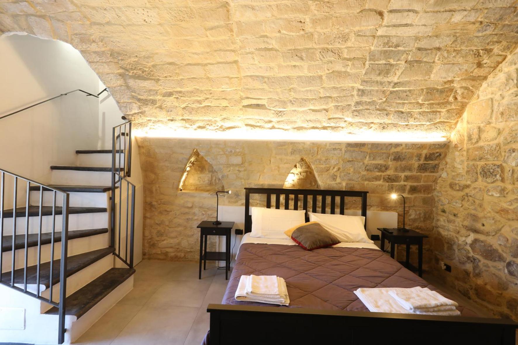 Double Room with Private Bathroom - Photo 20