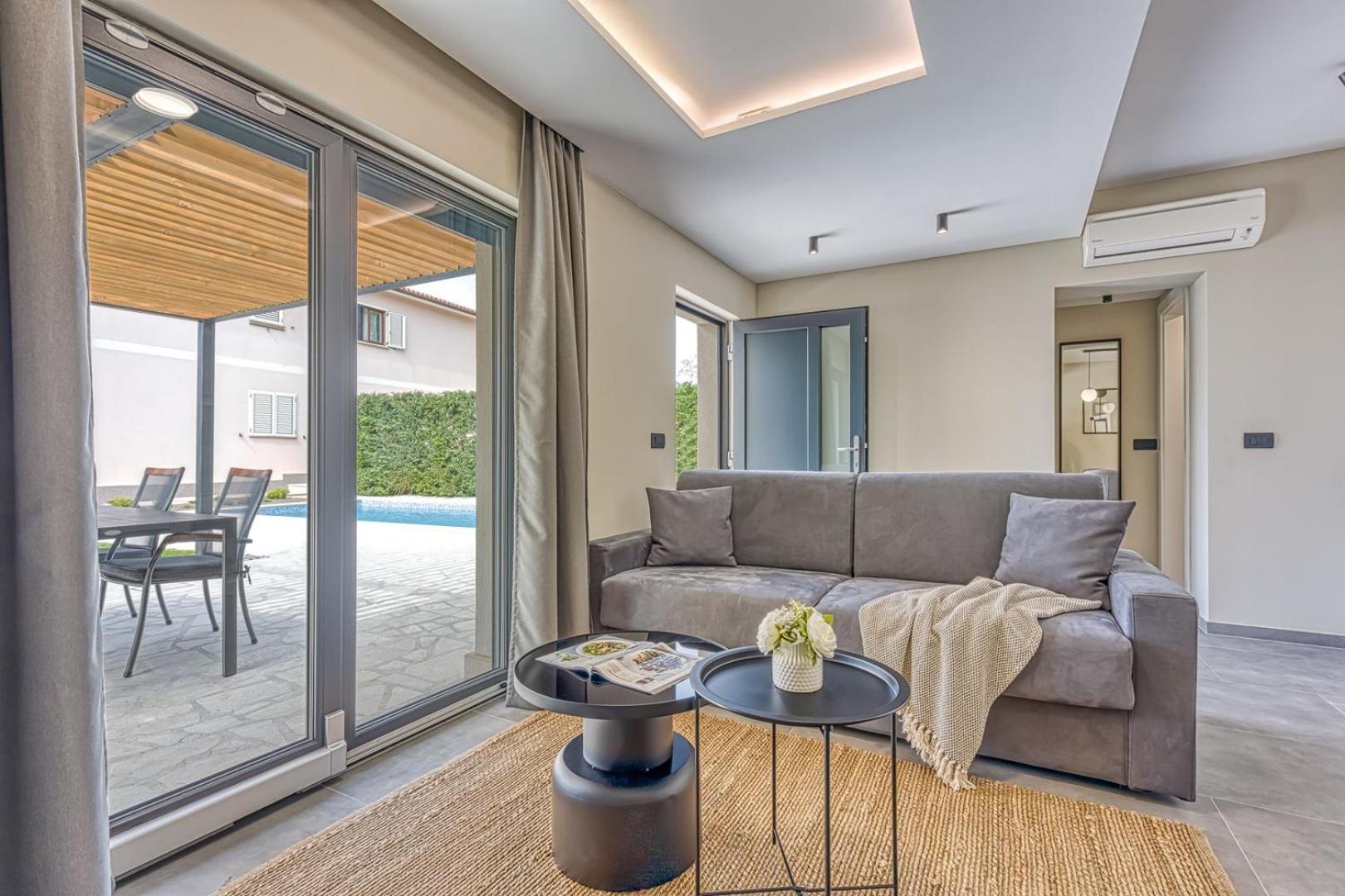 One-Bedroom House photo 1