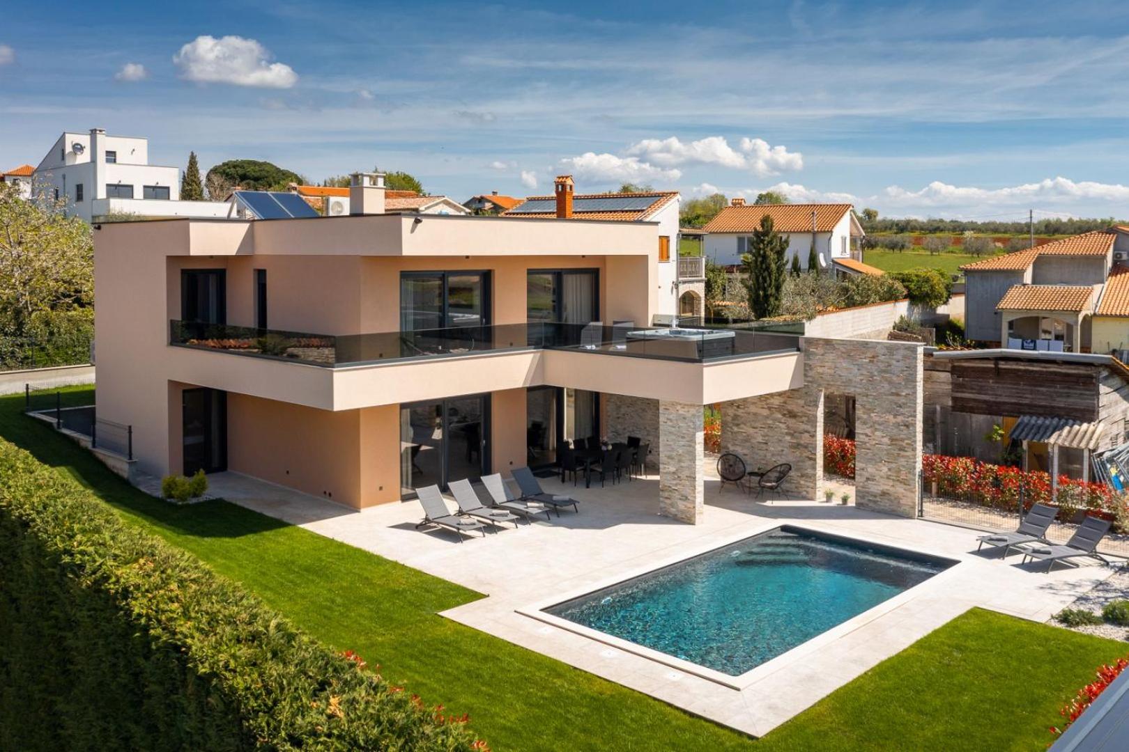 Villa photo 2