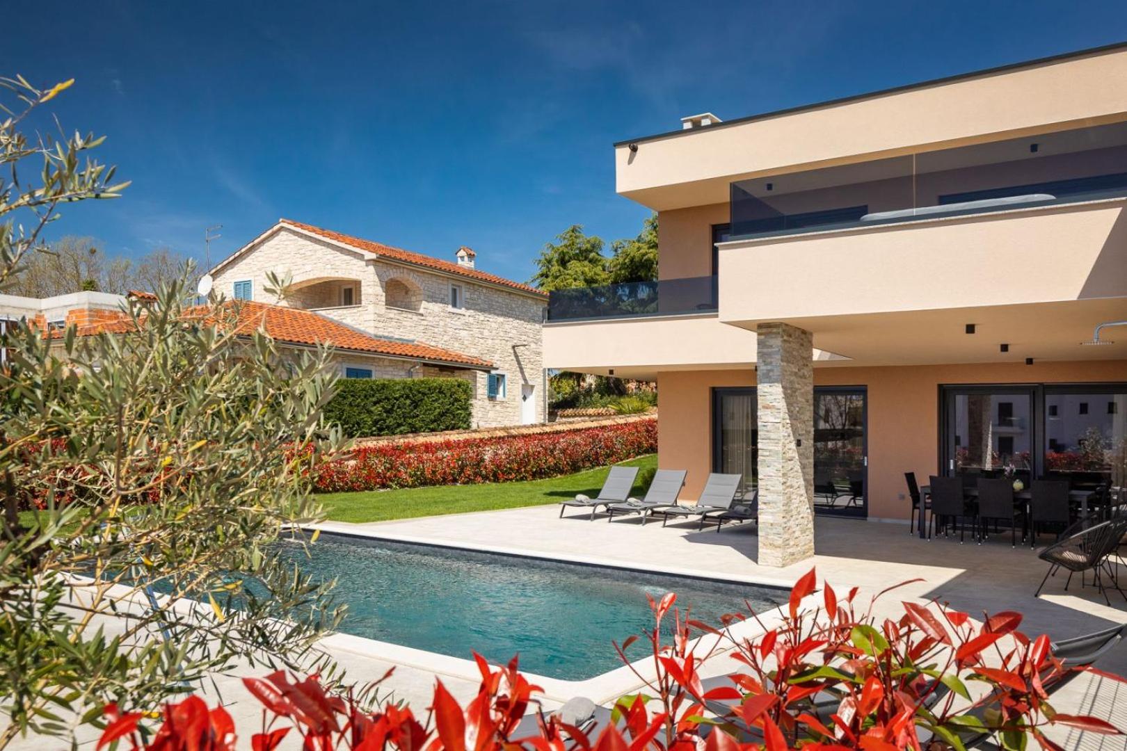 Villa photo 3