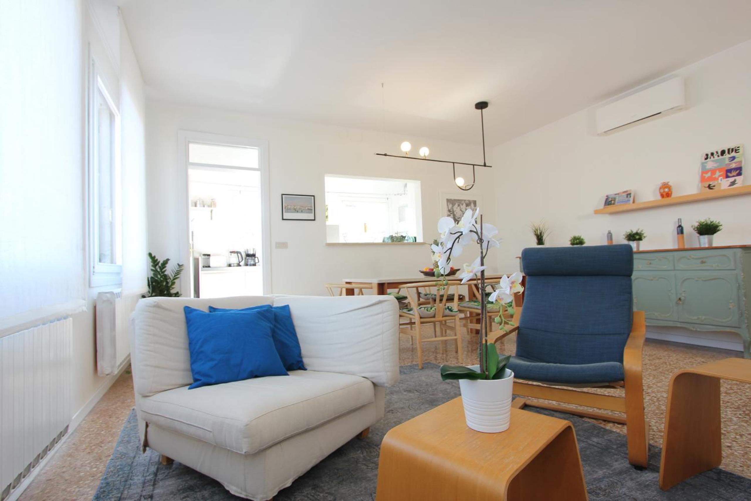 Lara - Three-Bedroom Apartment with Terrace photo 2
