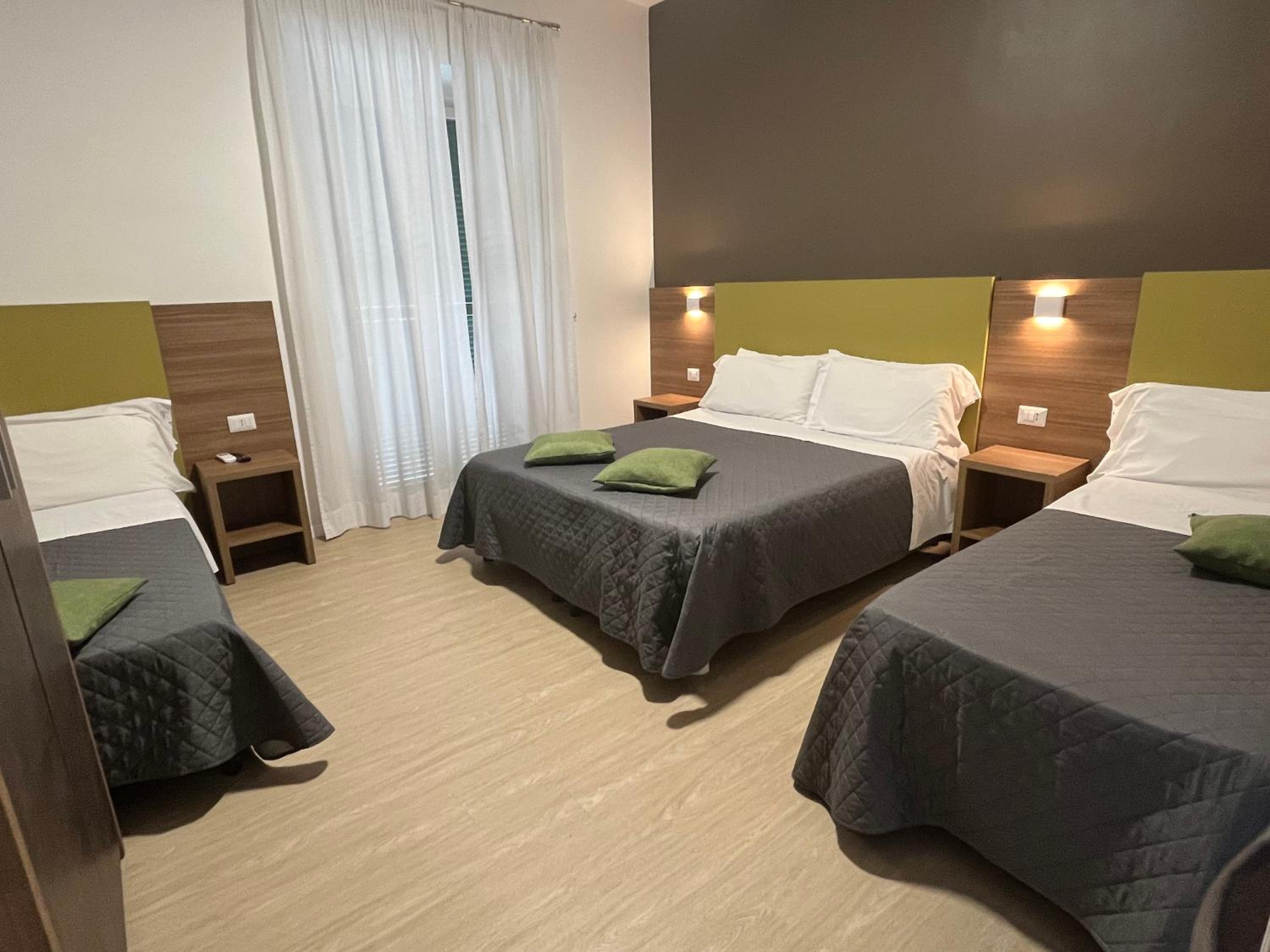 Superior Quadruple Room - Photo 2