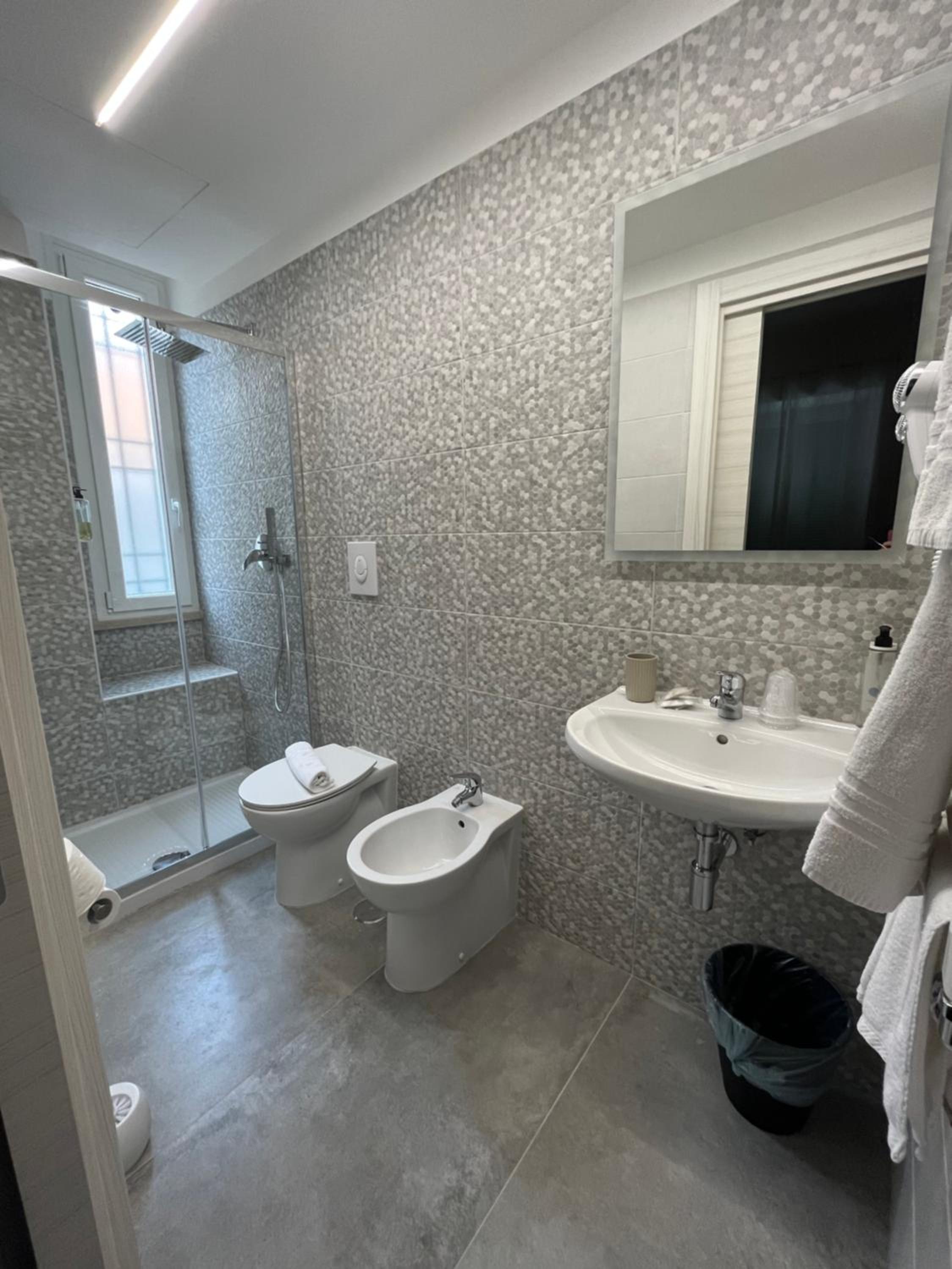 Superior Quadruple Room - Photo 4