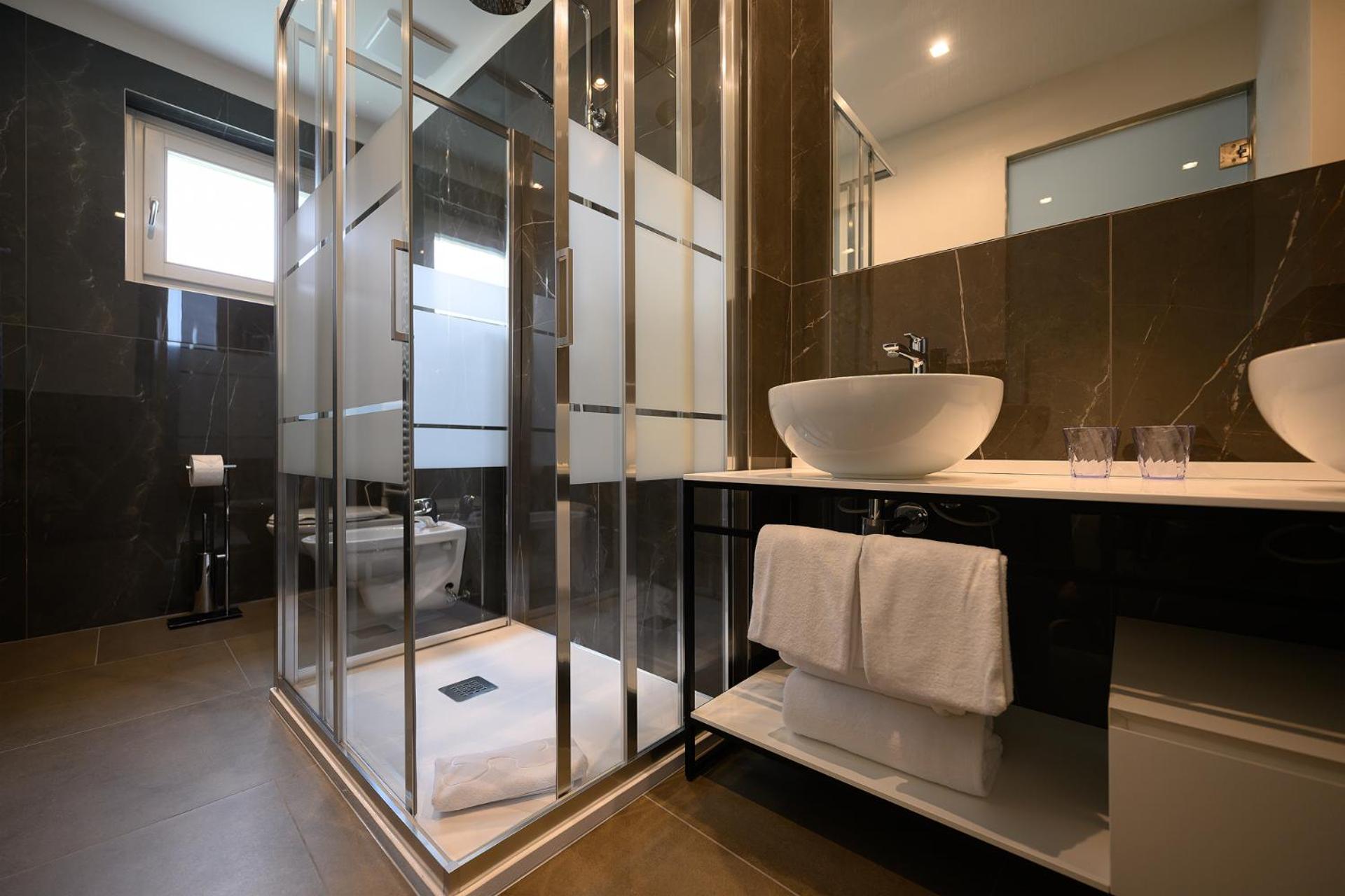 King Room with Spa Bath photo 2