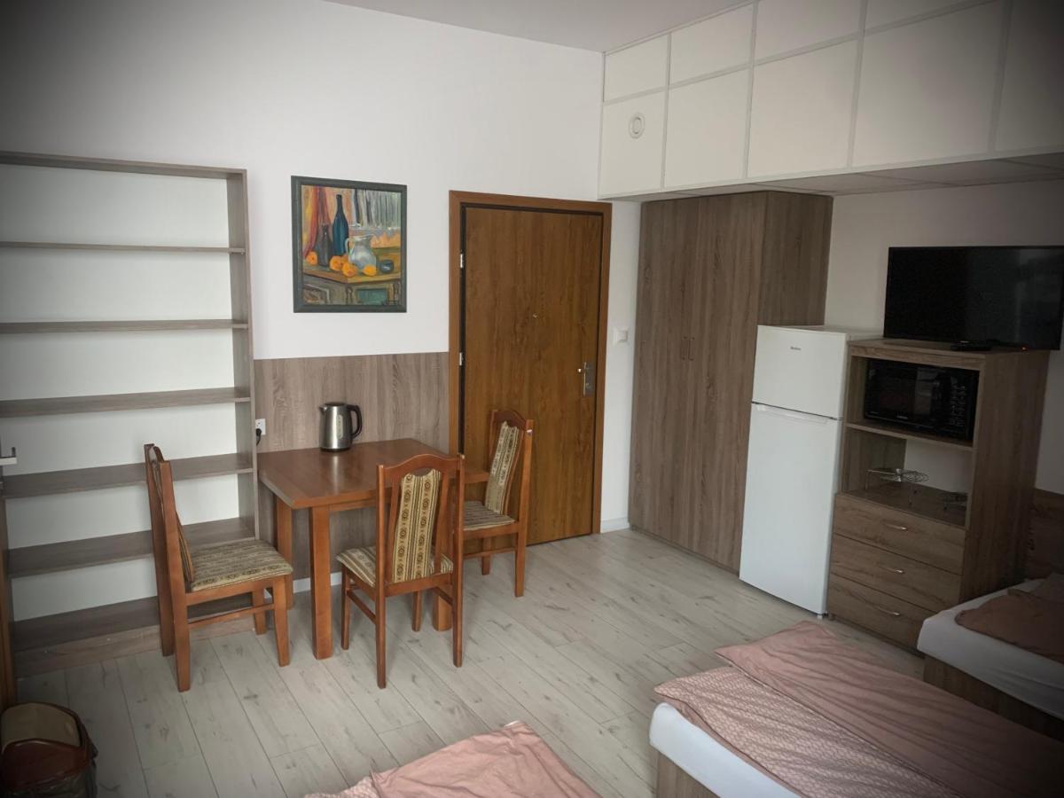Quadruple Room with Shower - Photo 4