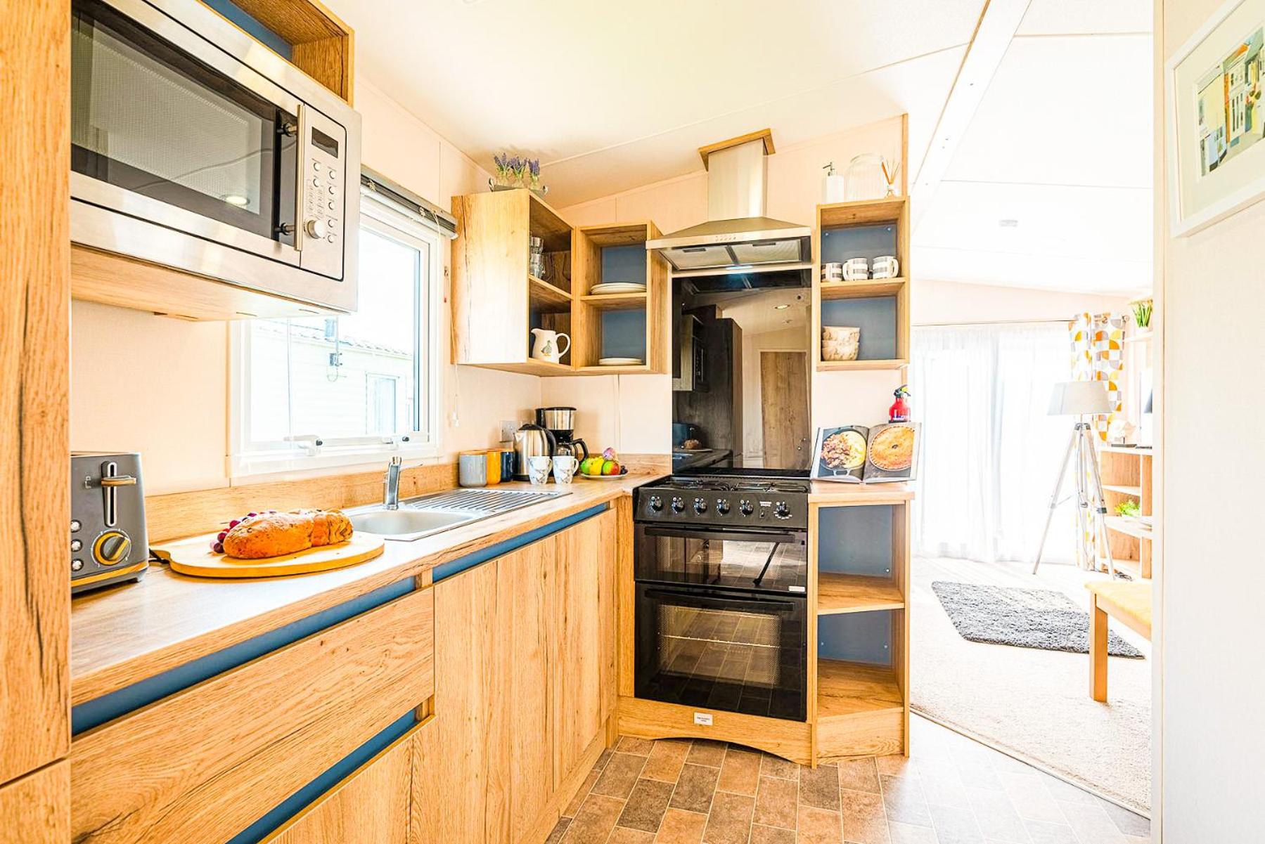 Three-Bedroom House - Photo 3