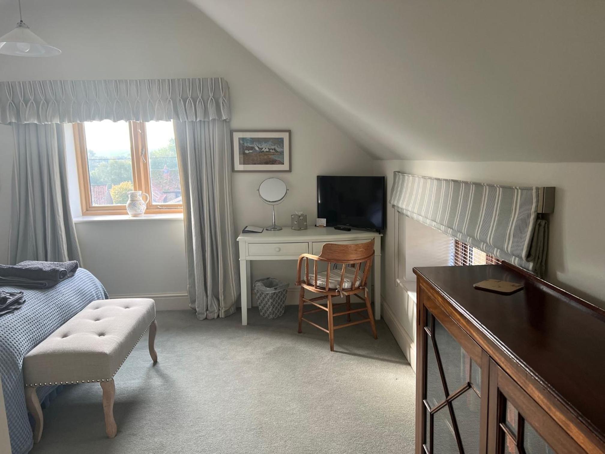 Deluxe King Room photo 3