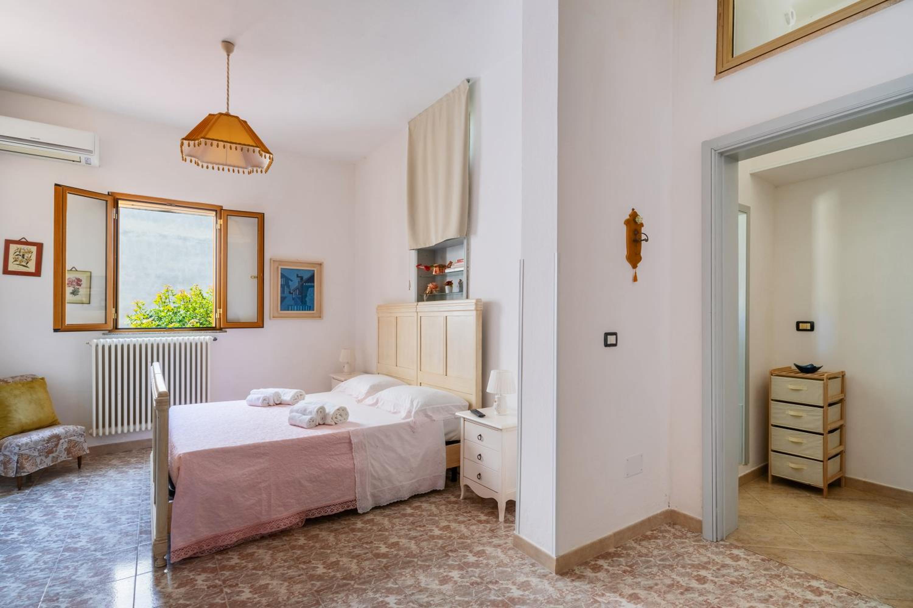One-Bedroom House photo 1