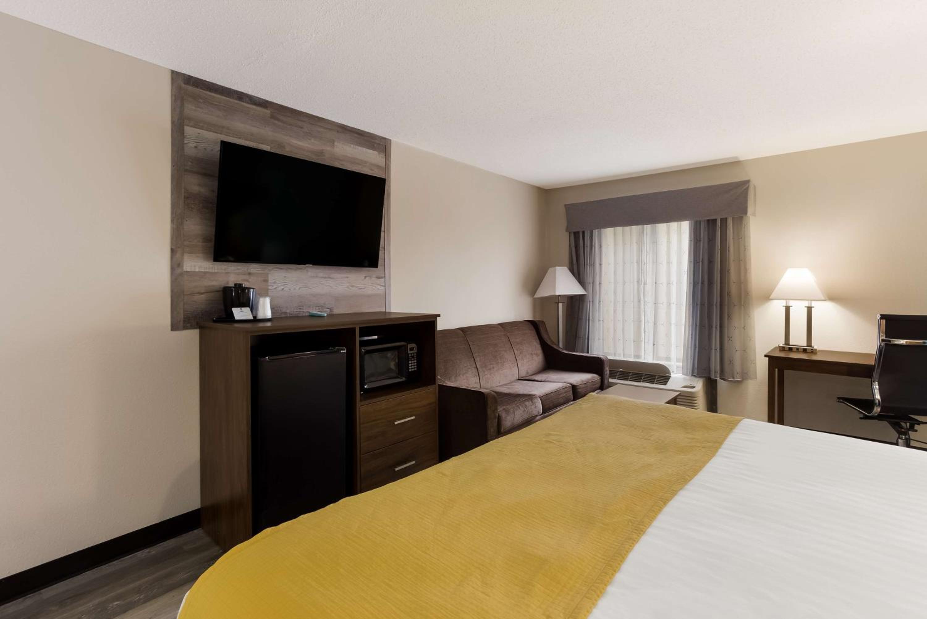 King Room - Non-Smoking photo 2
