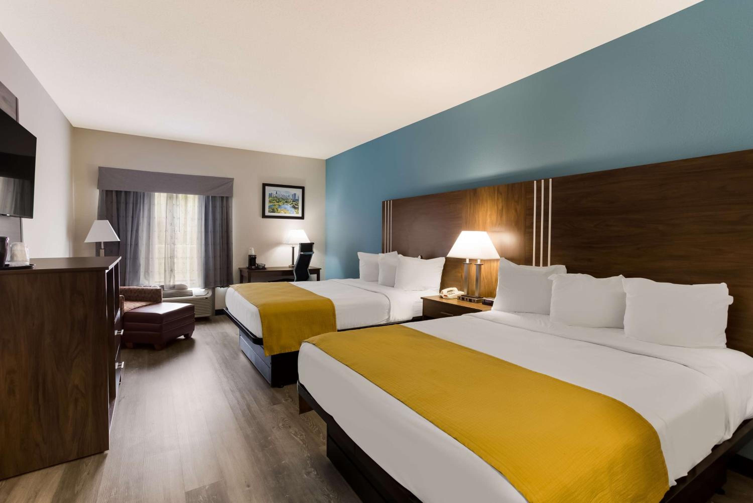 Queen Room with Two Queen Beds - Non-Smoking photo 1