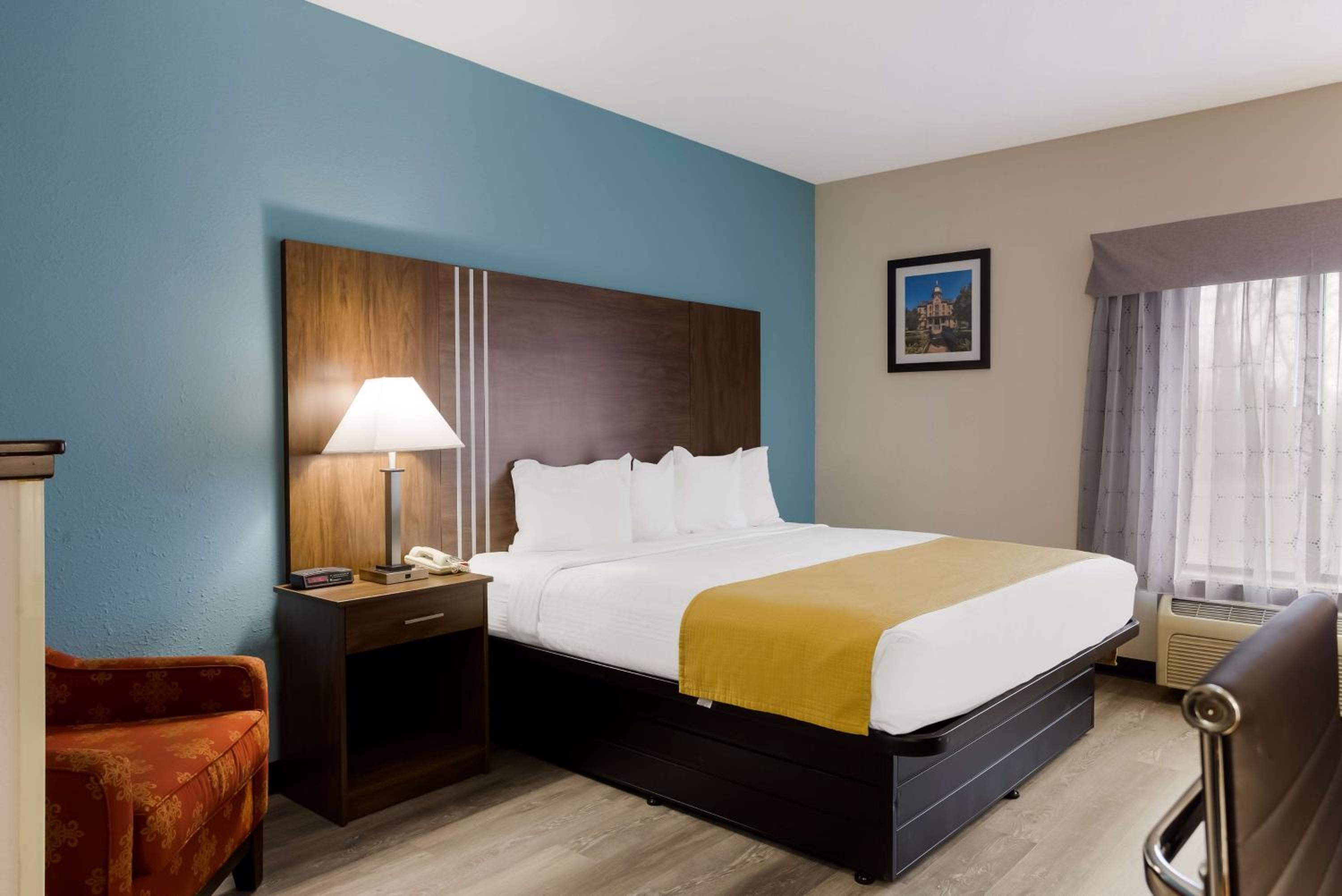 Queen Room - Disability Access/Non-Smoking photo 2