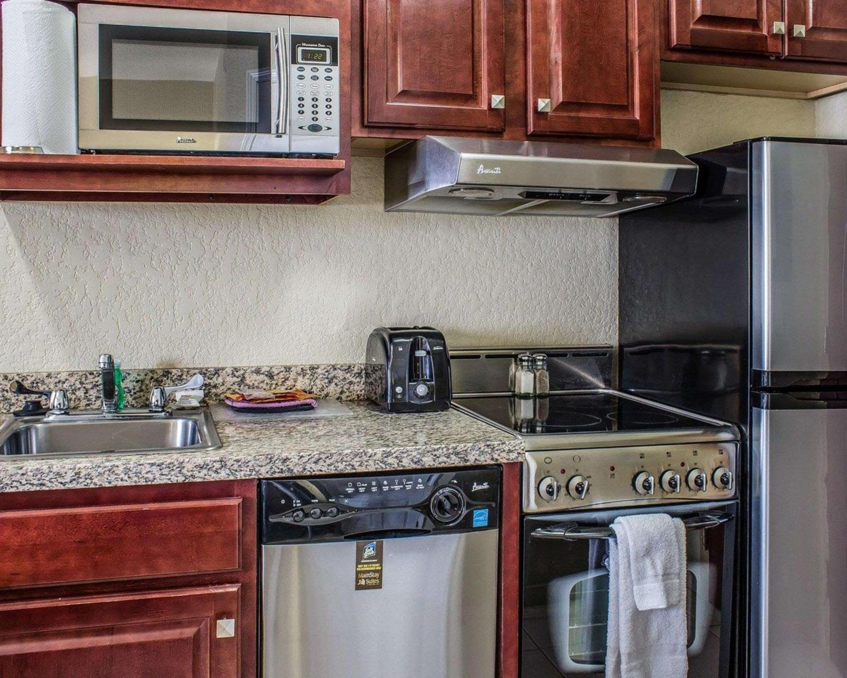 King Room - Disability Access - Non-Smoking - Photo 4