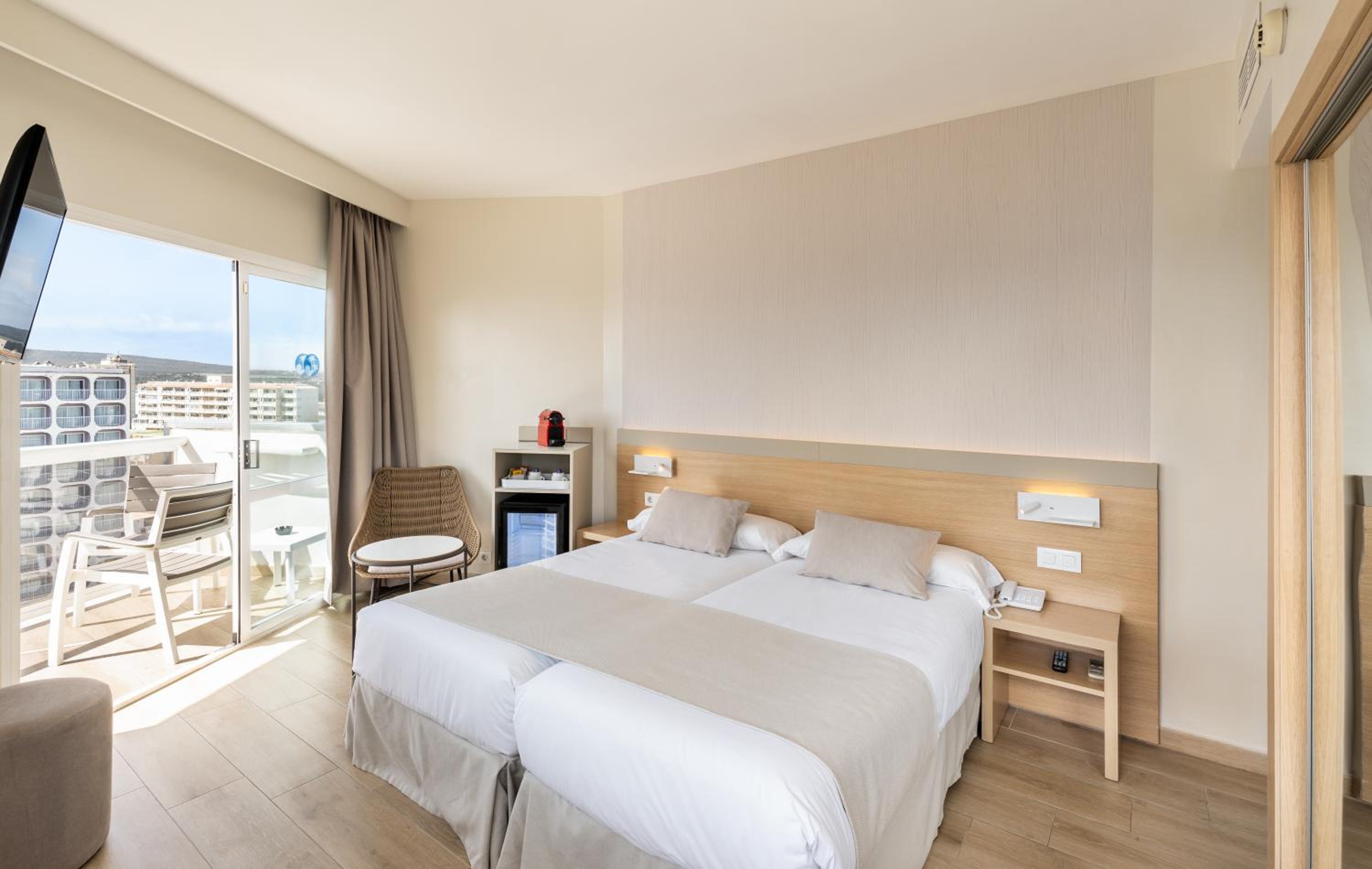 Panoramic Premium Twin Room with Sea View photo 2
