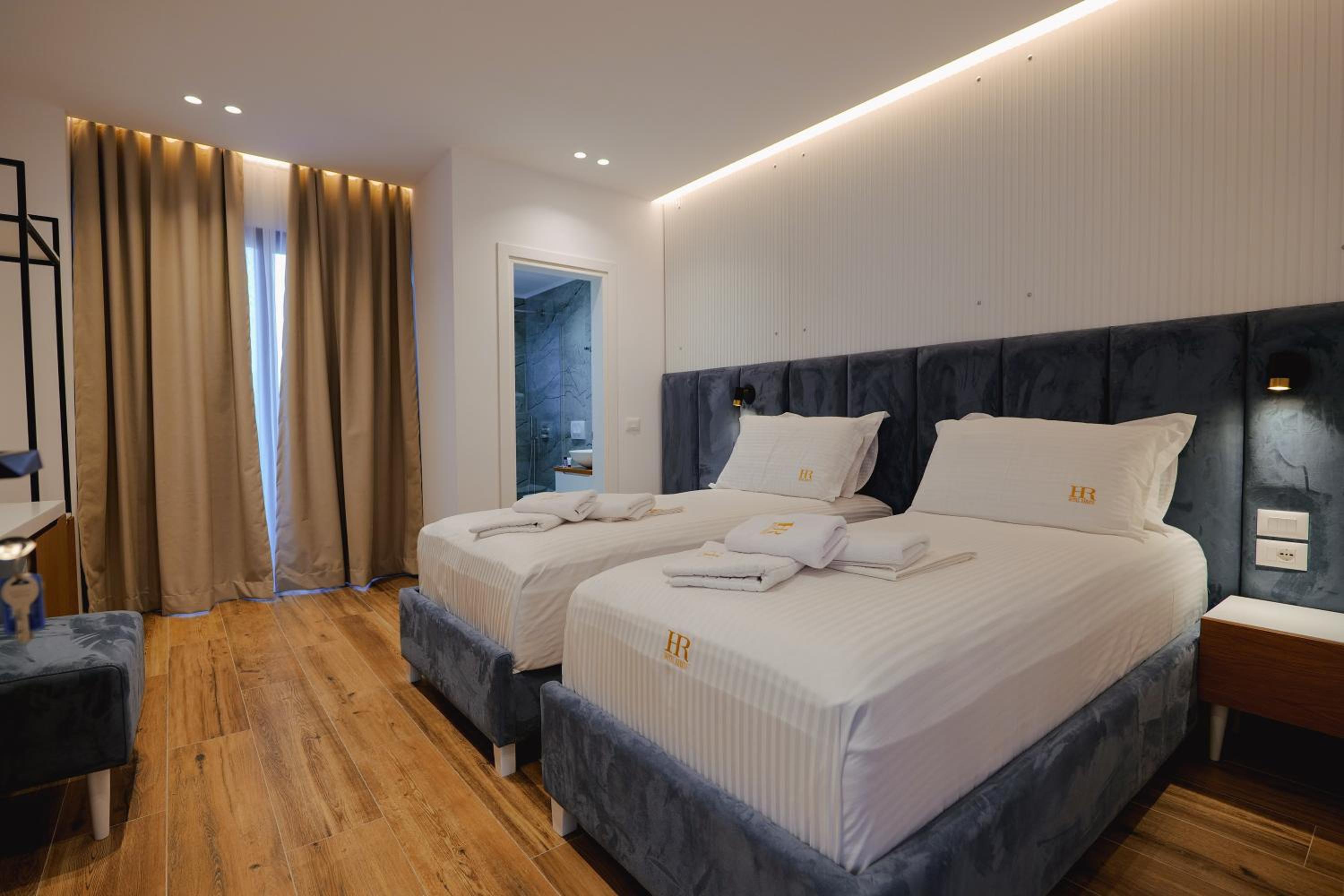 Deluxe Double Room with Side Sea View