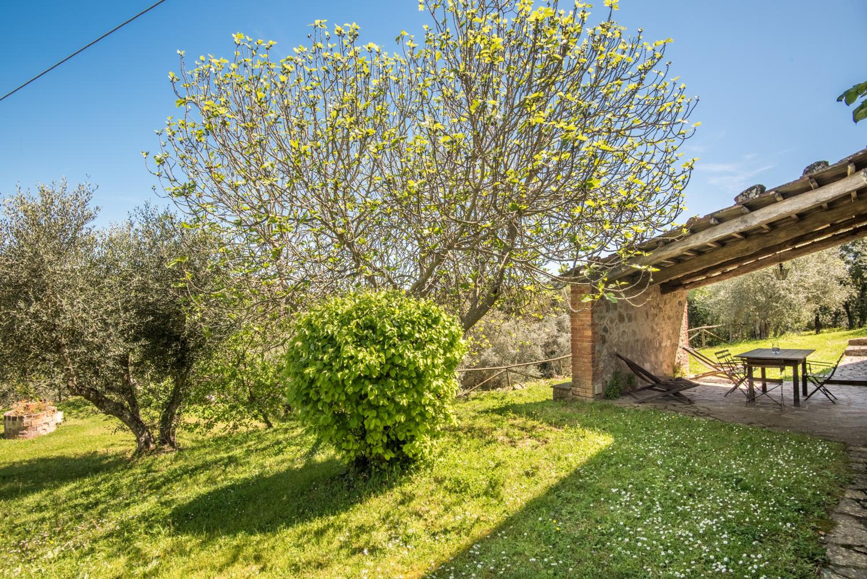 Two-Bedroom Deluxe Apartment with Garden View photo 2