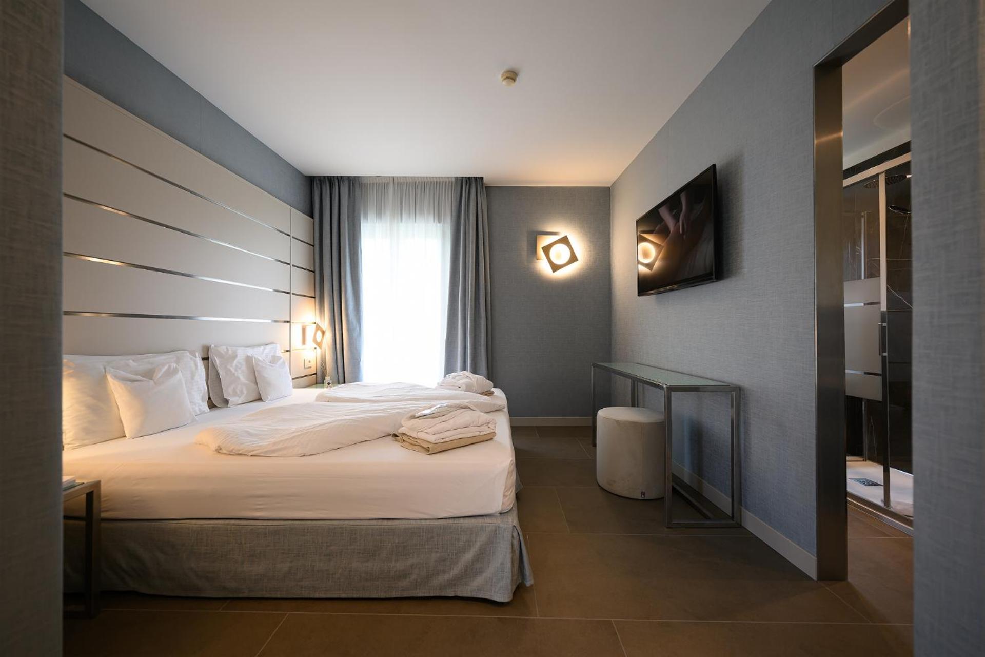 King Room with Spa Bath