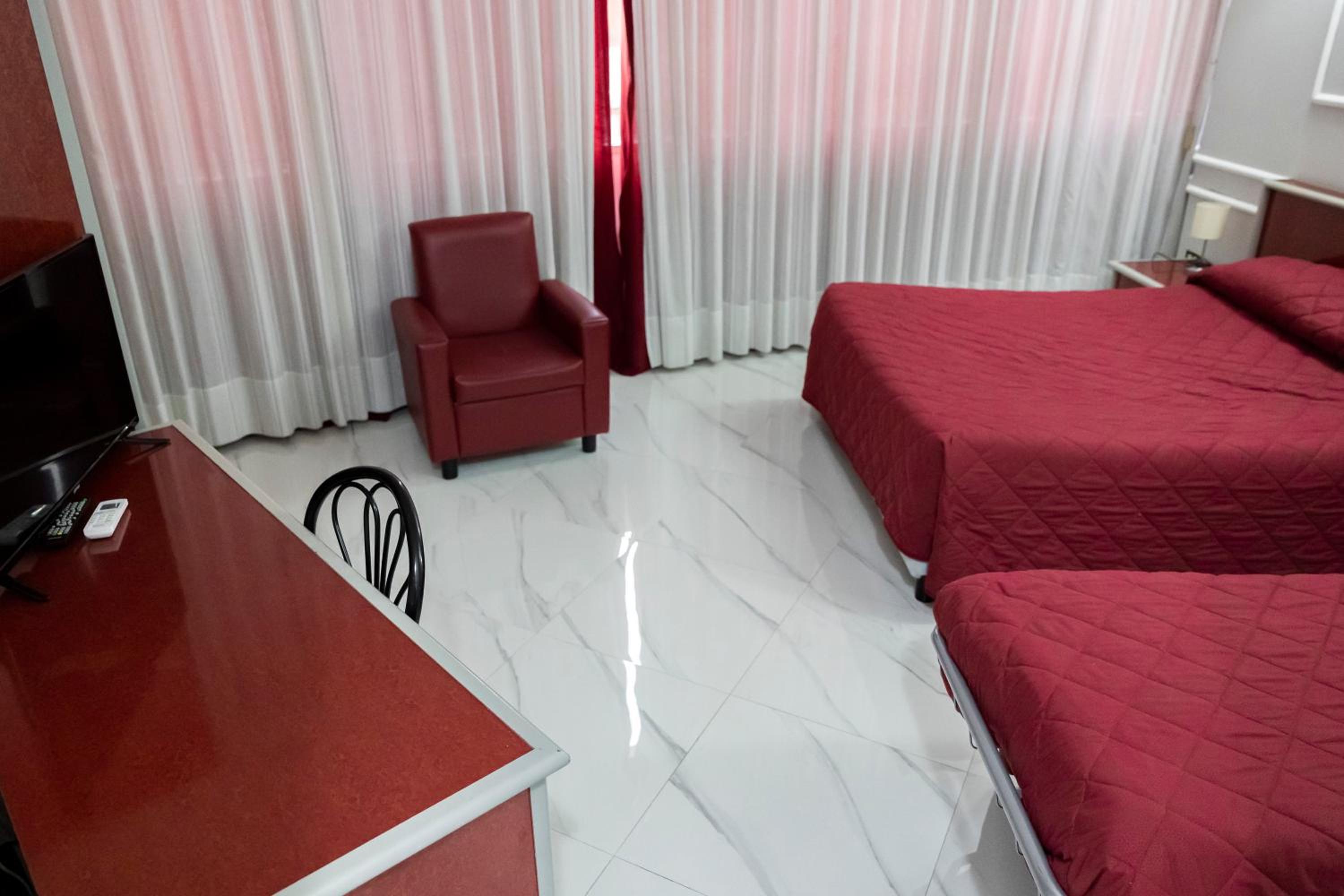 Deluxe Triple Room - Photo 2