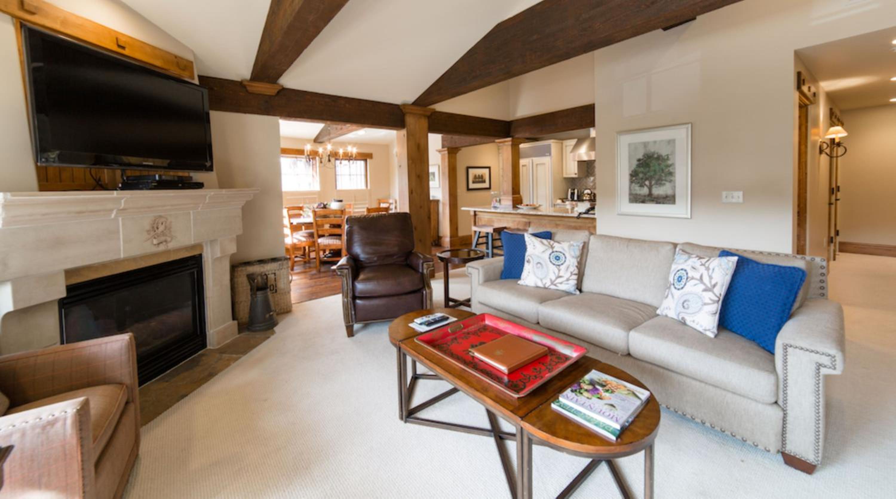 Luxury 3 bedroom suite with 2 Queens