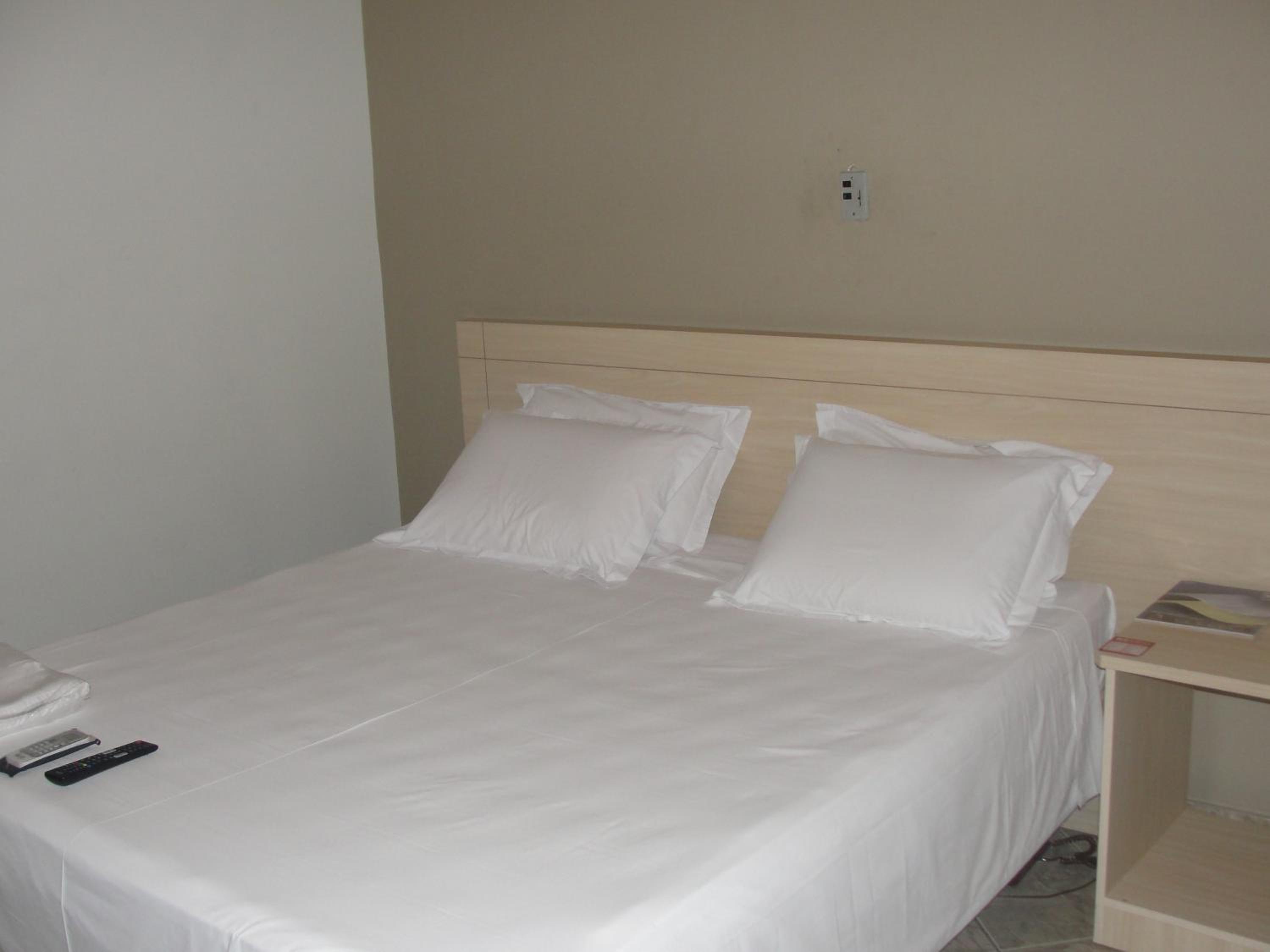 Double Room with Double Bed and Air-conditioning photo 3