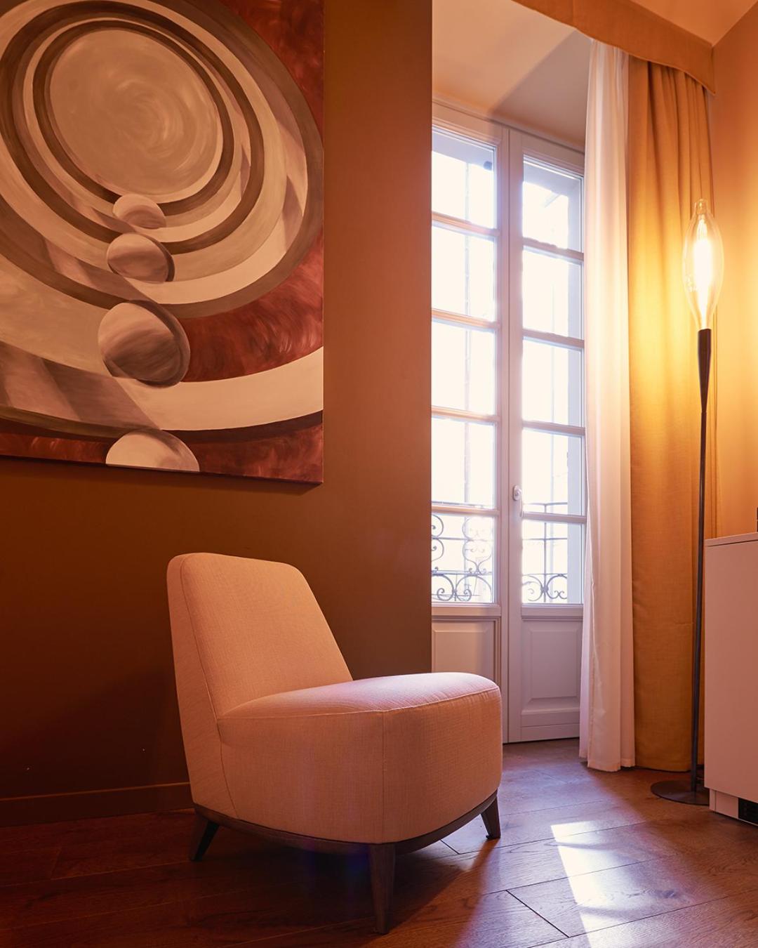 Deluxe Room - Photo 2