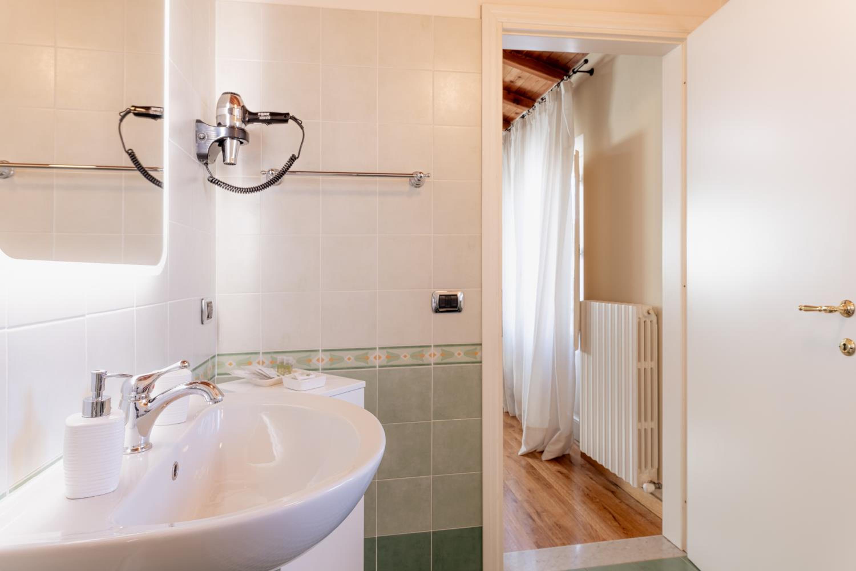 Junior Suite - Photo 7
