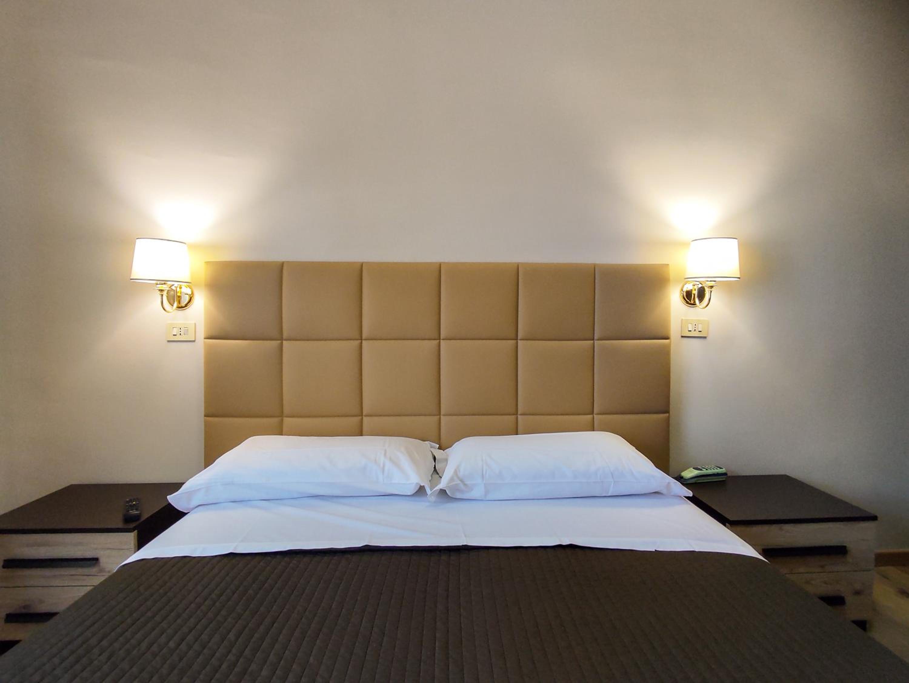Double or Twin Room - Photo 10