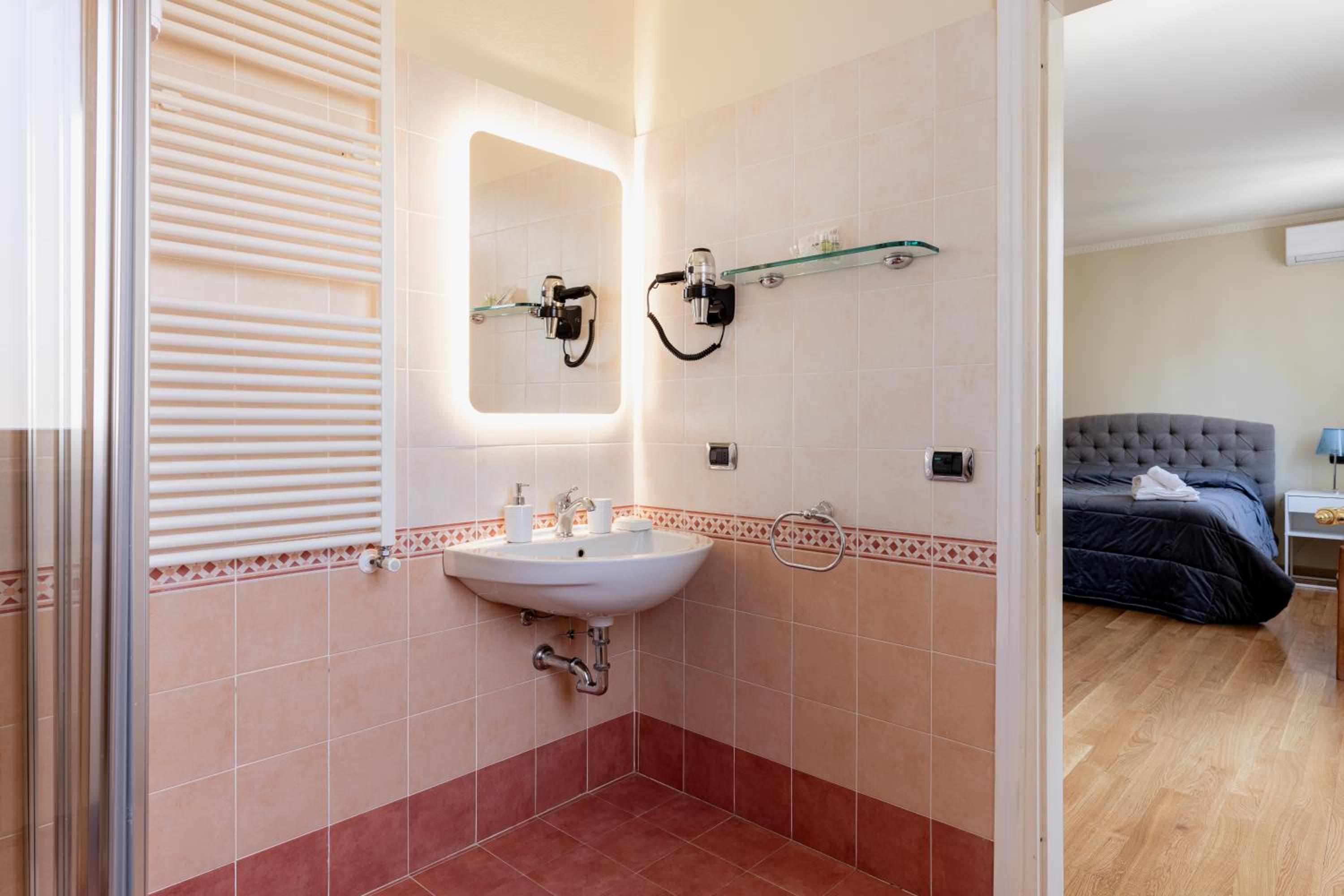 Junior Suite - Photo 13
