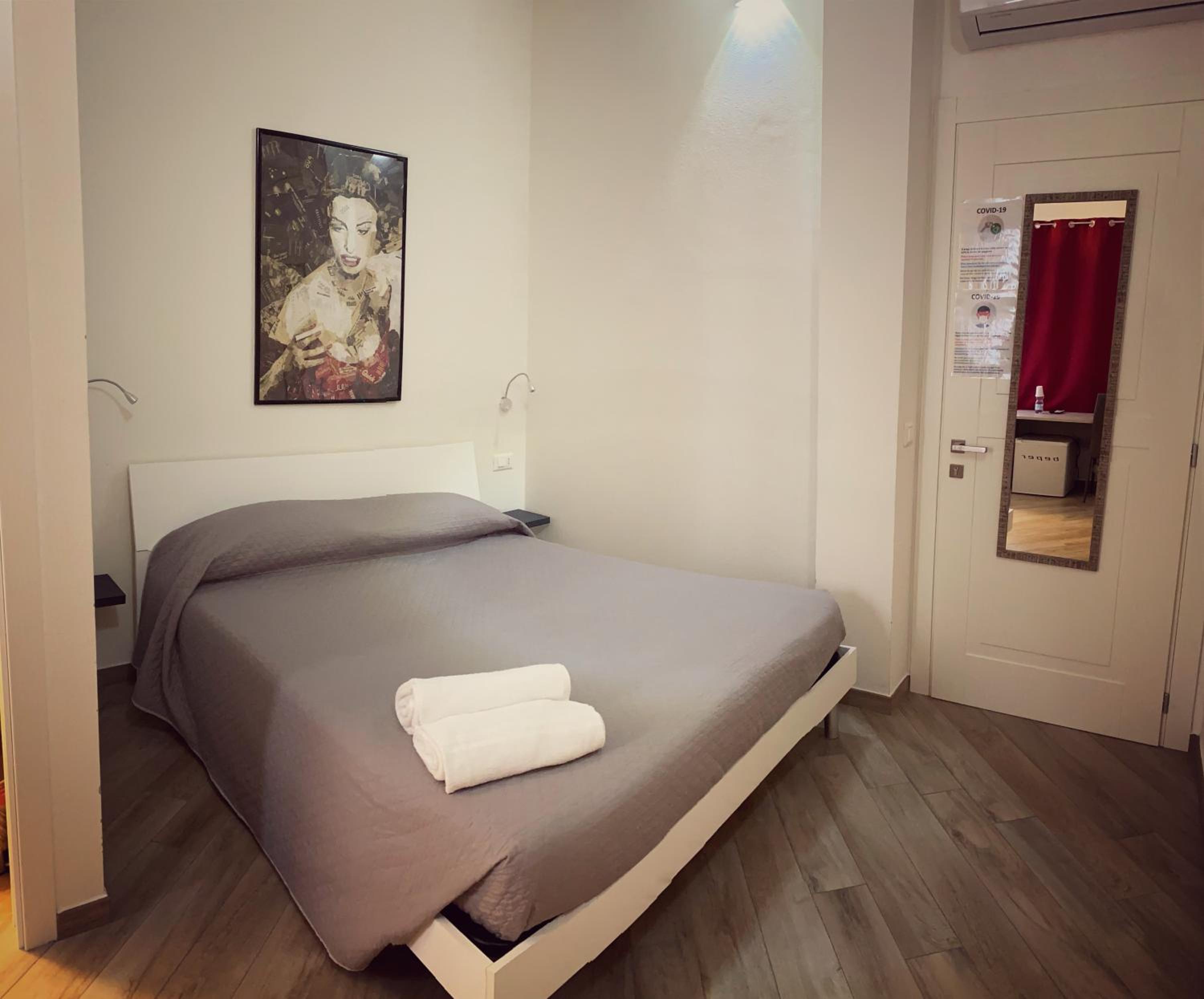 Double Room with Private Bathroom photo 1
