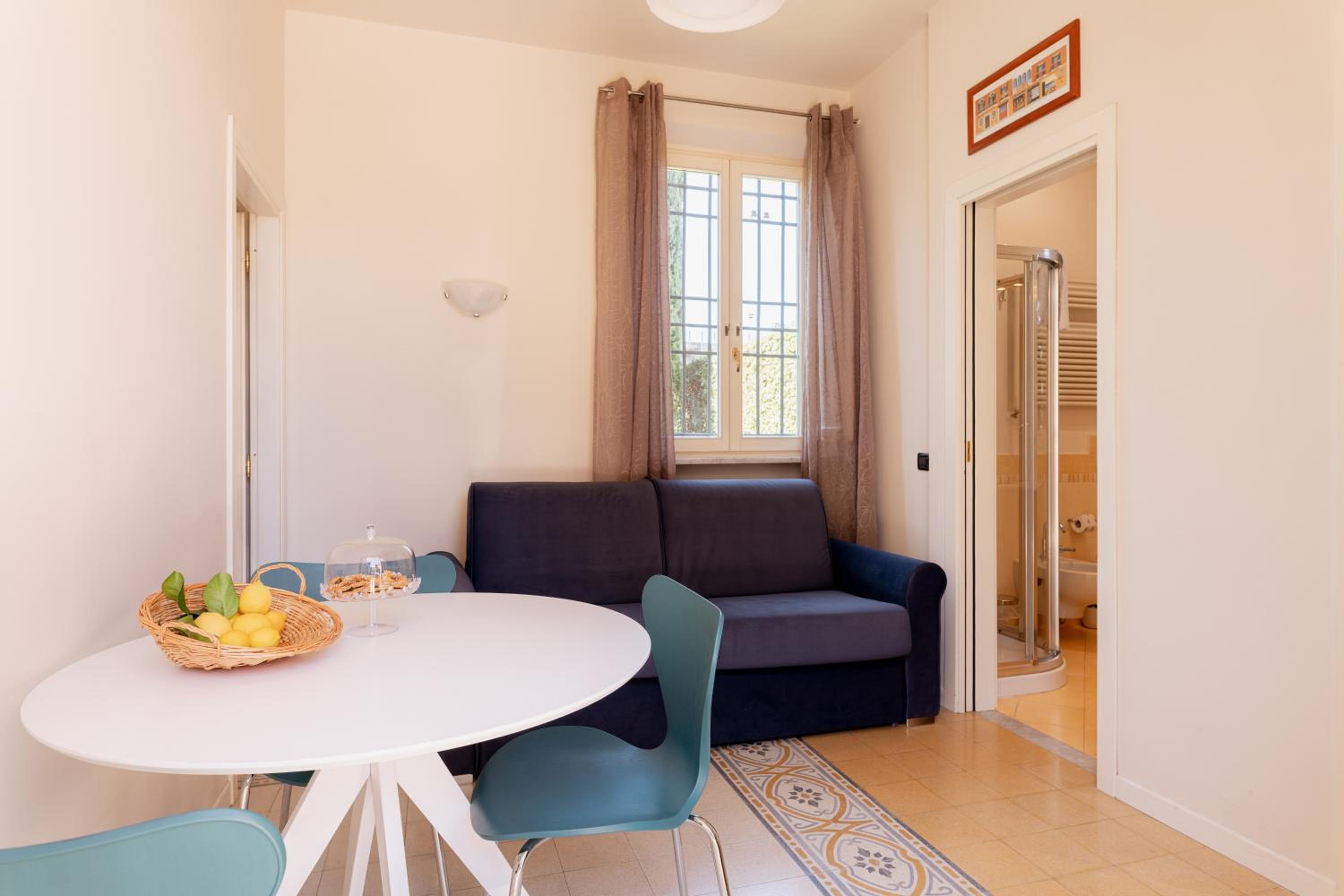 One-Bedroom Apartment - Photo 12