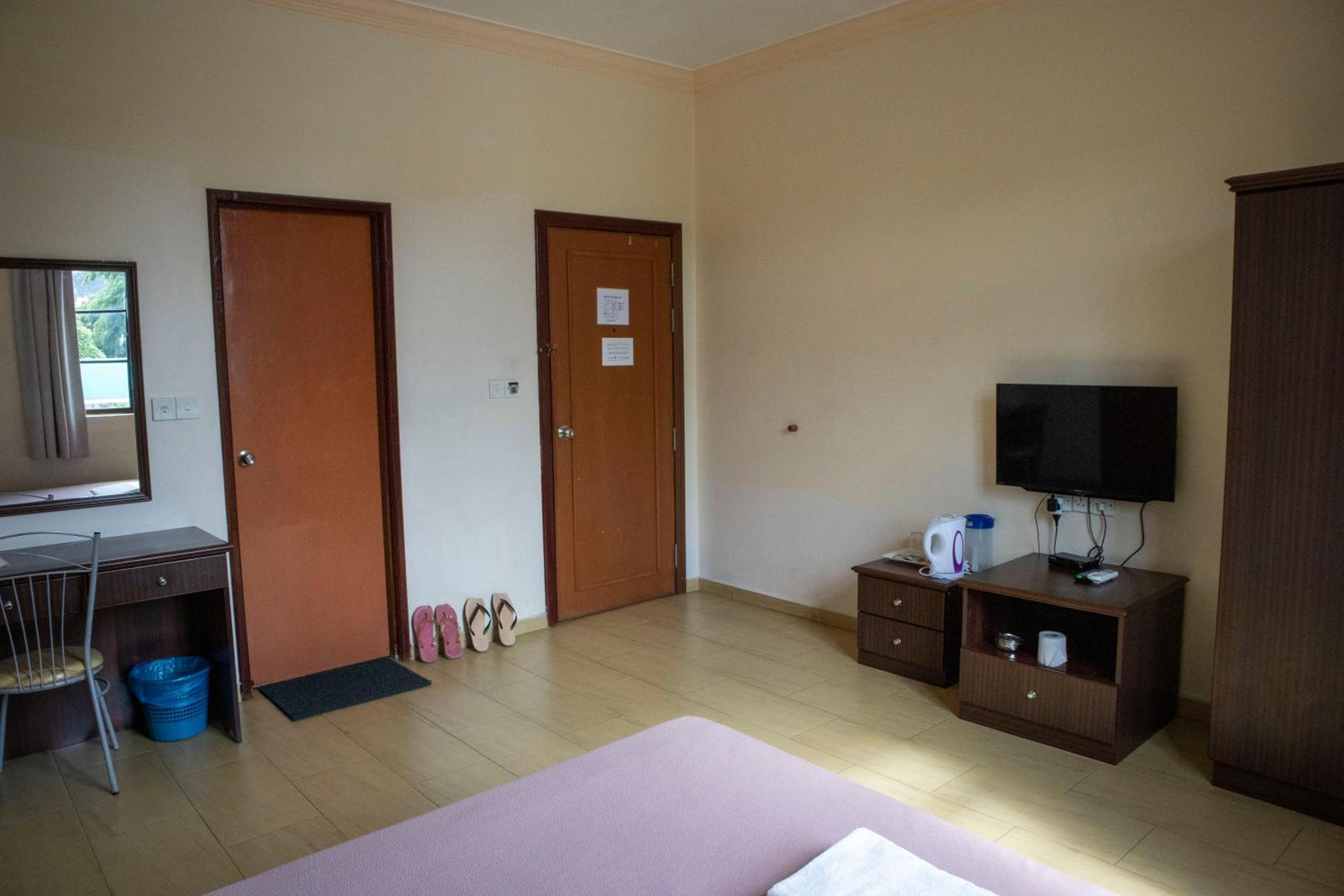 Deluxe King Room - Photo 3