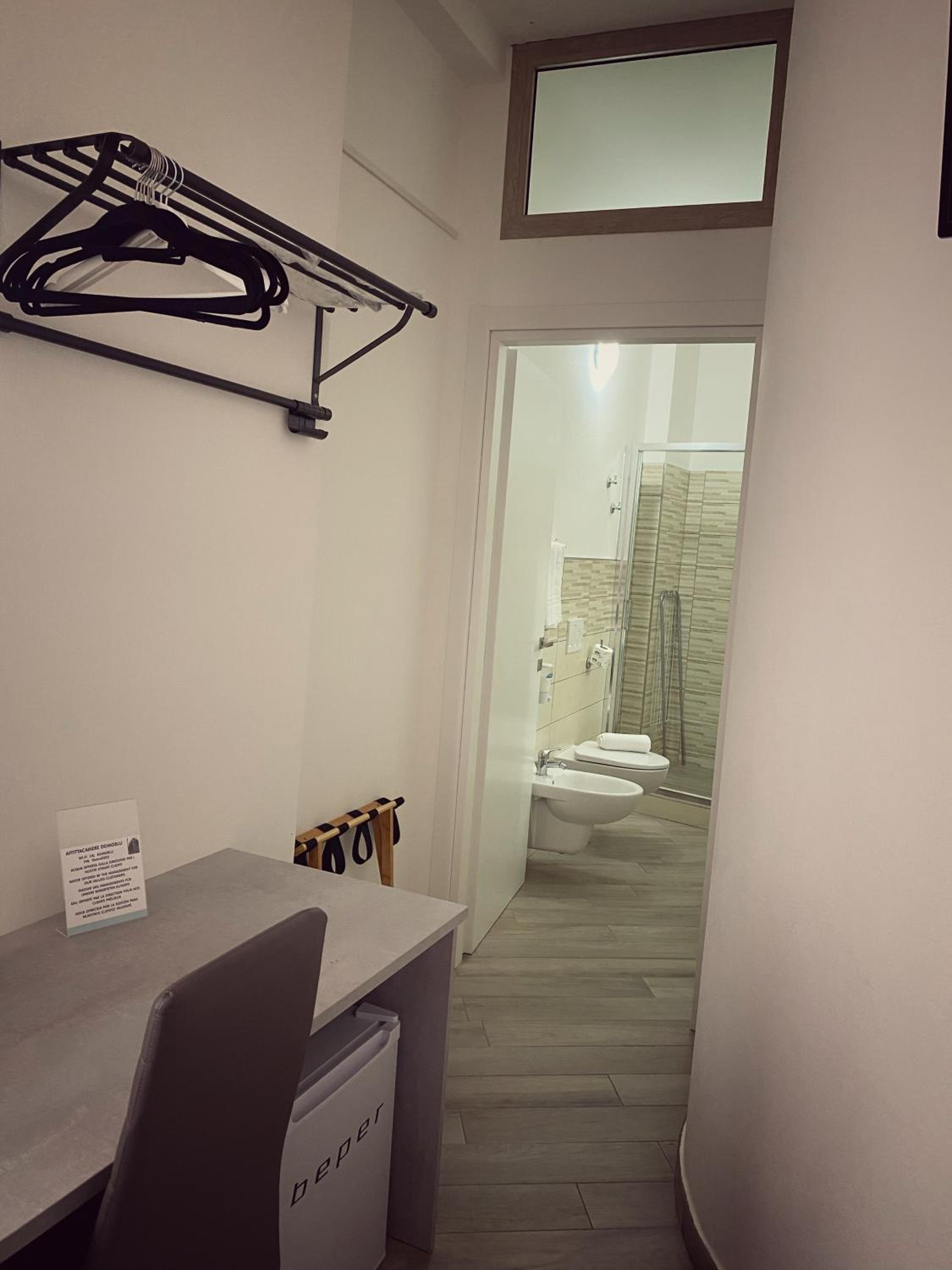 Double Room with Private Bathroom - Photo 7