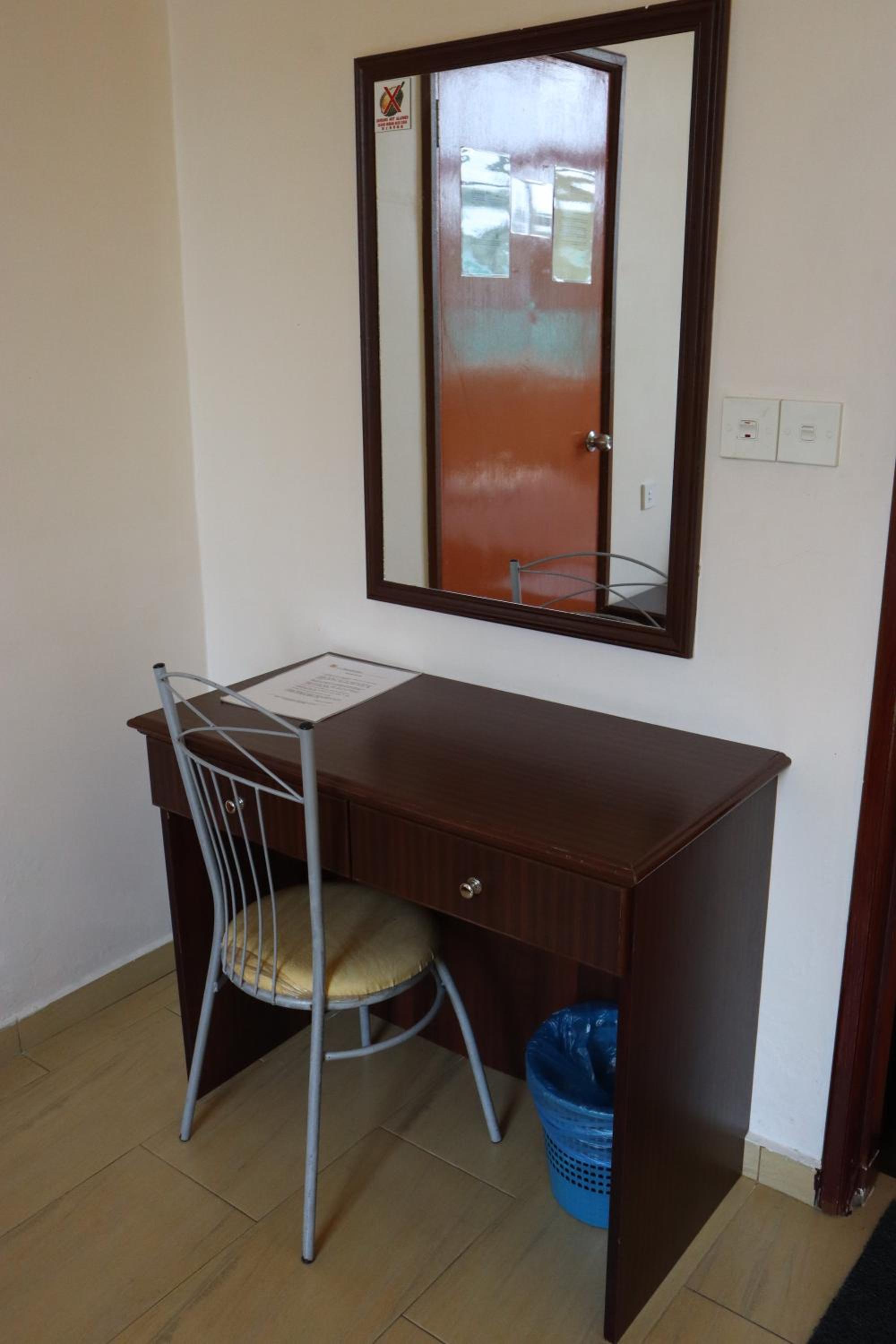 Deluxe King Room - Photo 5