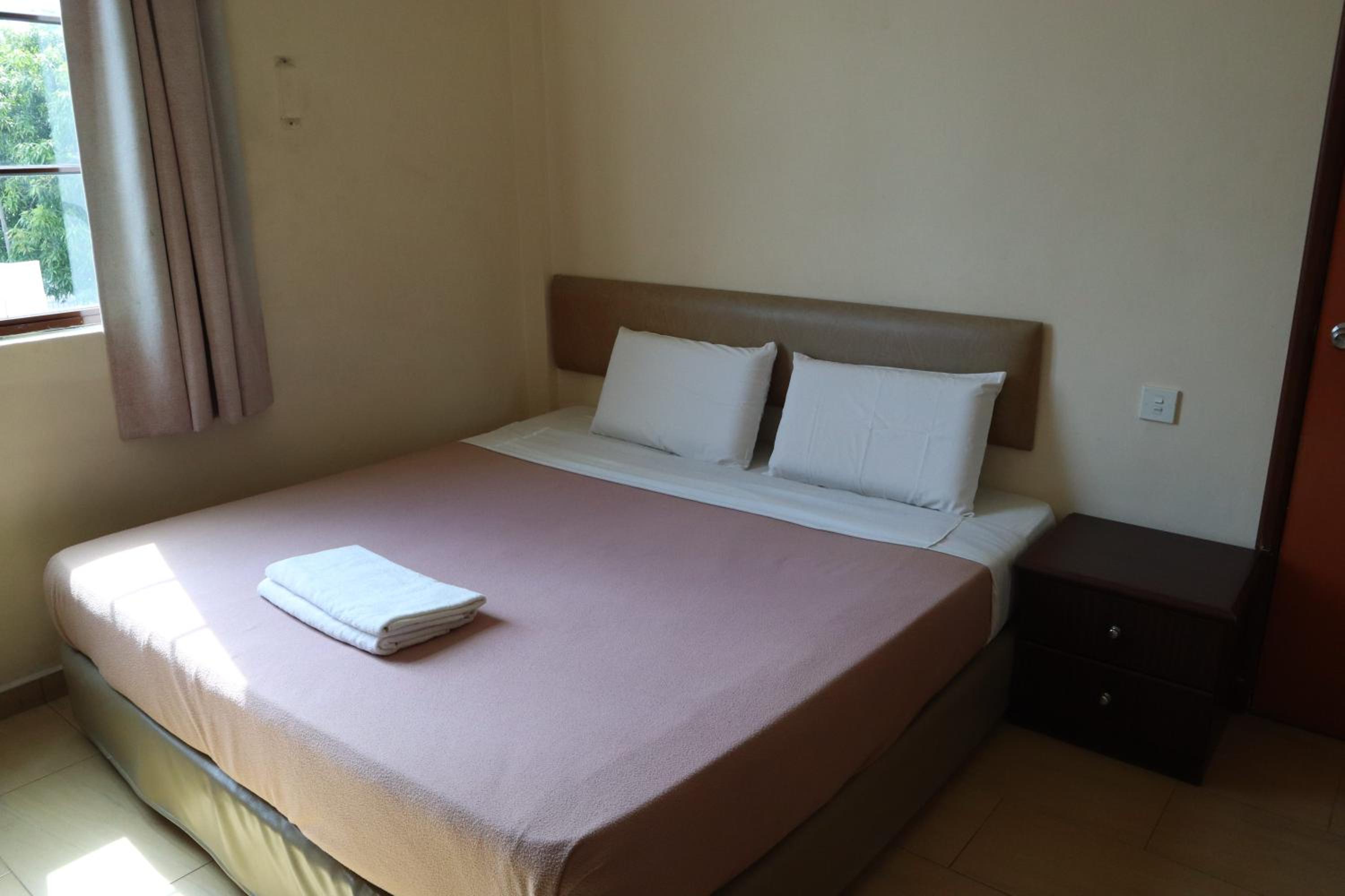 Deluxe King Room - Photo 2