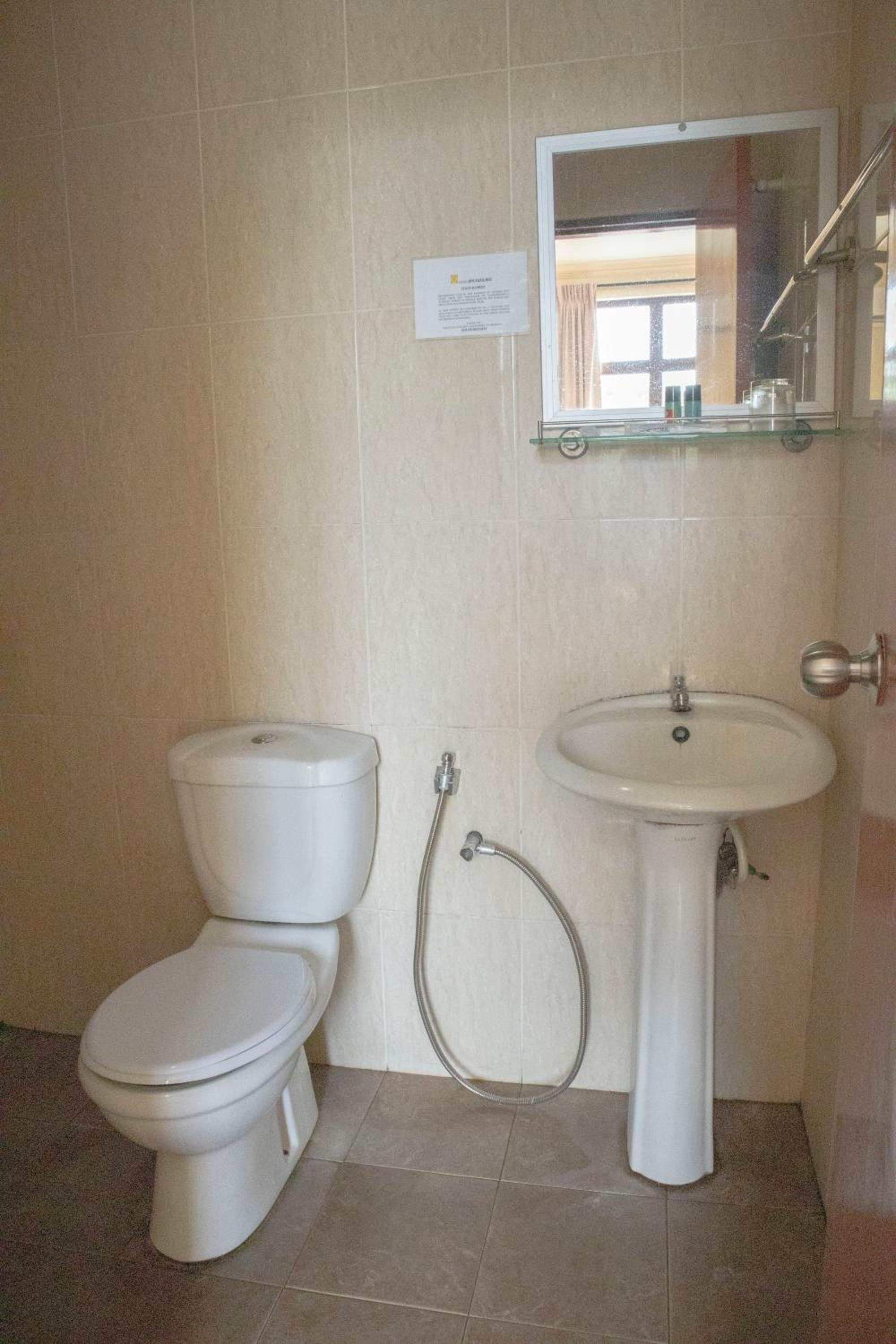 Deluxe King Room - Photo 7