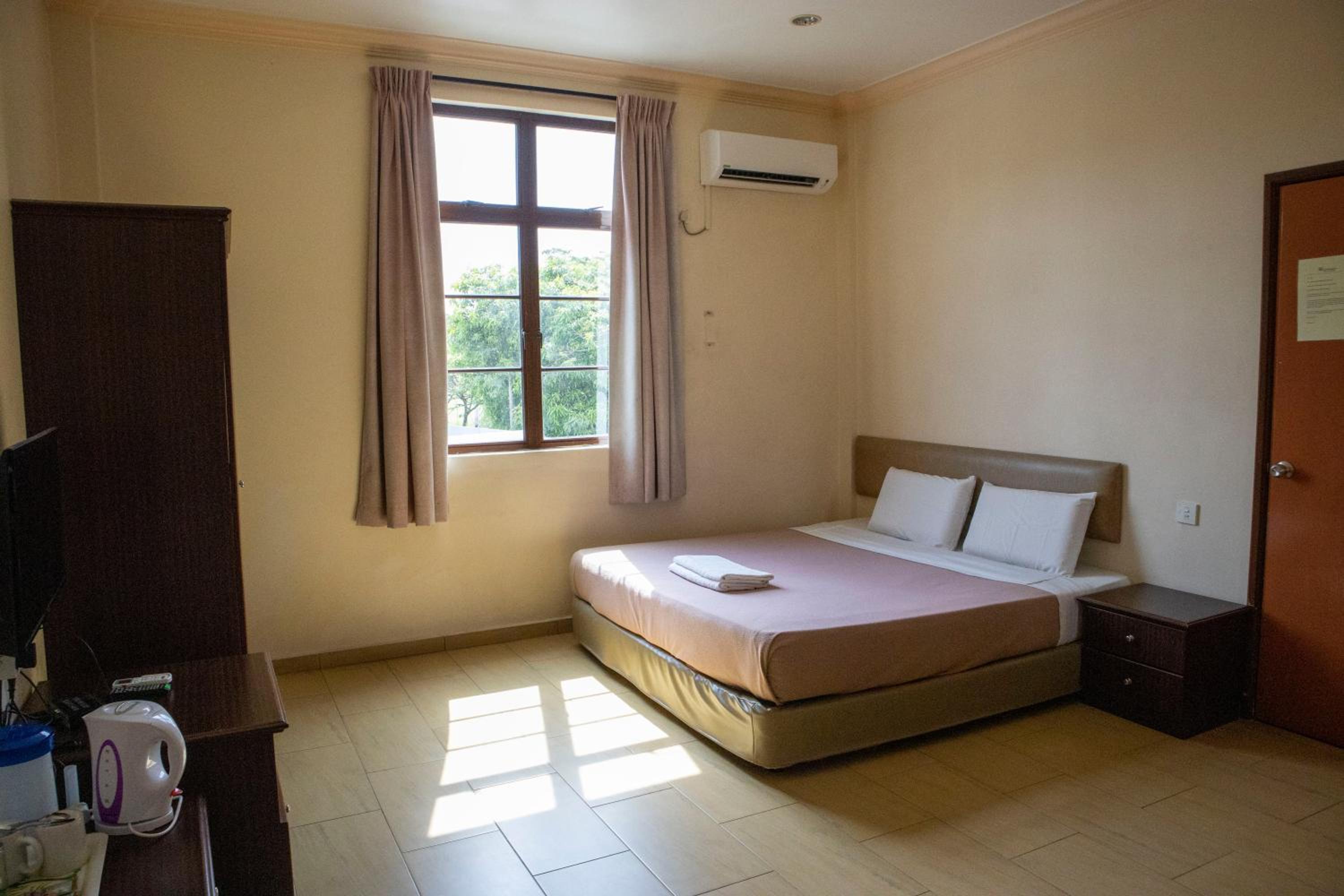 Deluxe King Room - Photo 1