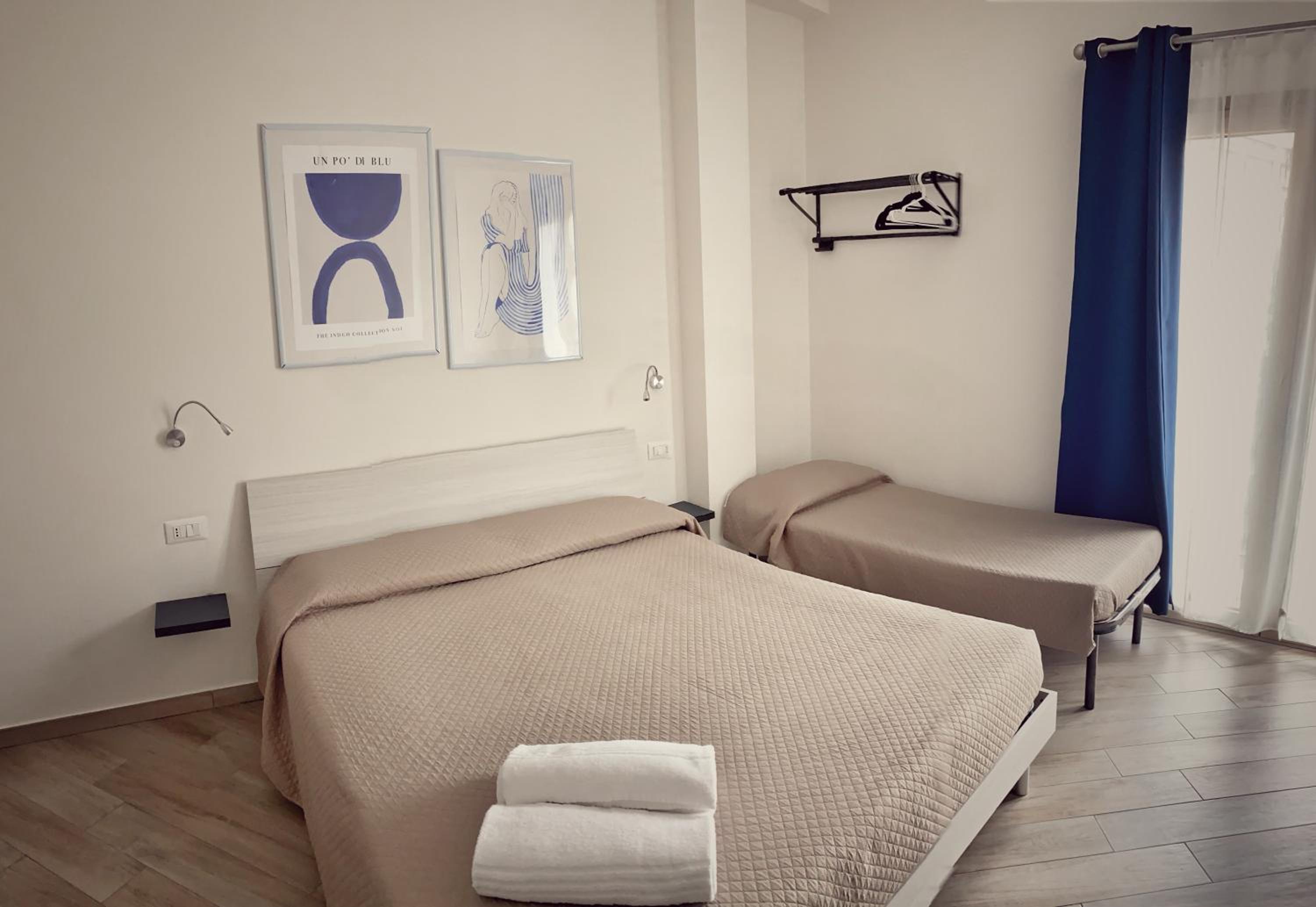 King Room with Balcony - Photo 2