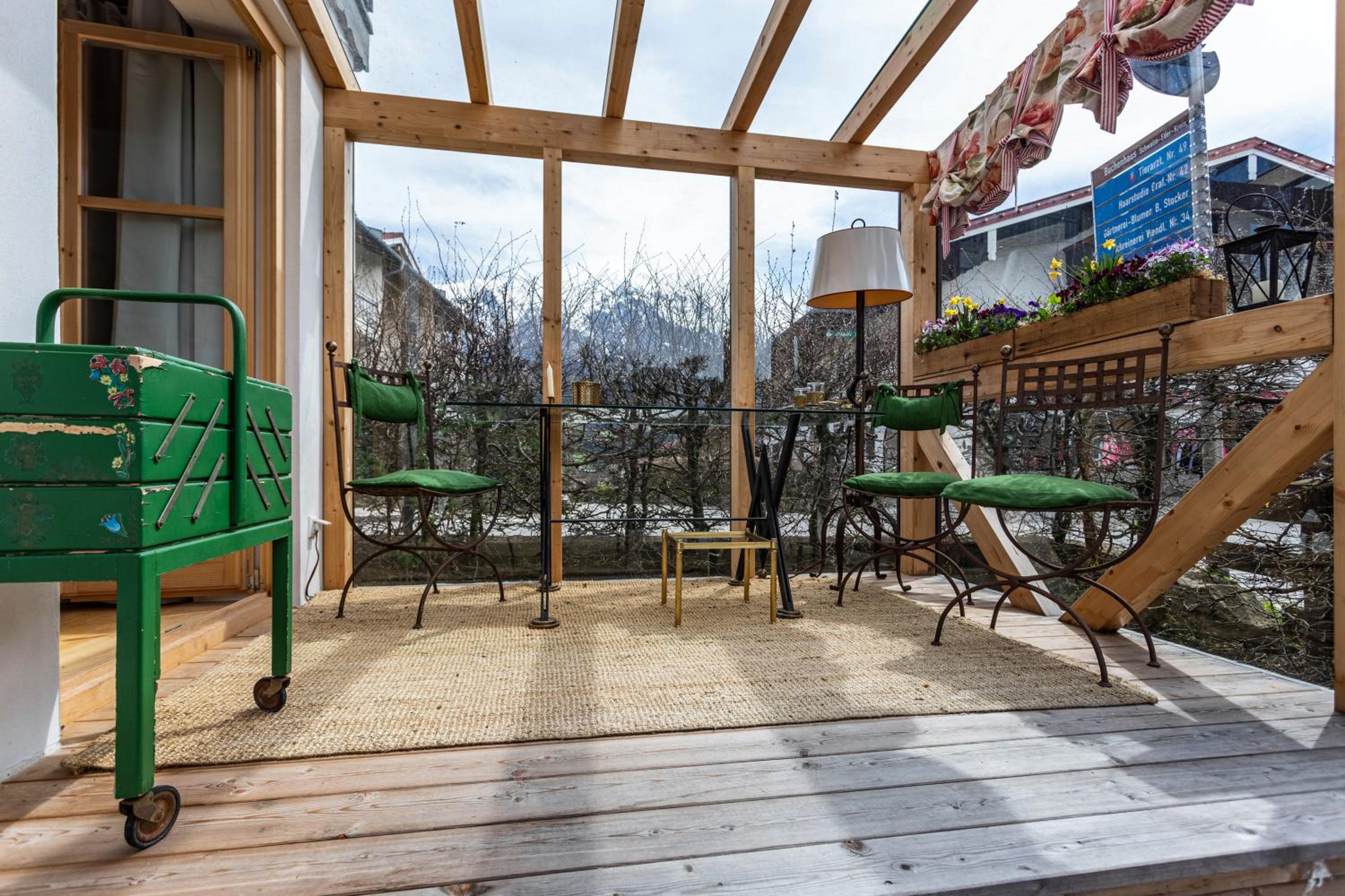 One-Bedroom Apartment with Garden View photo 2