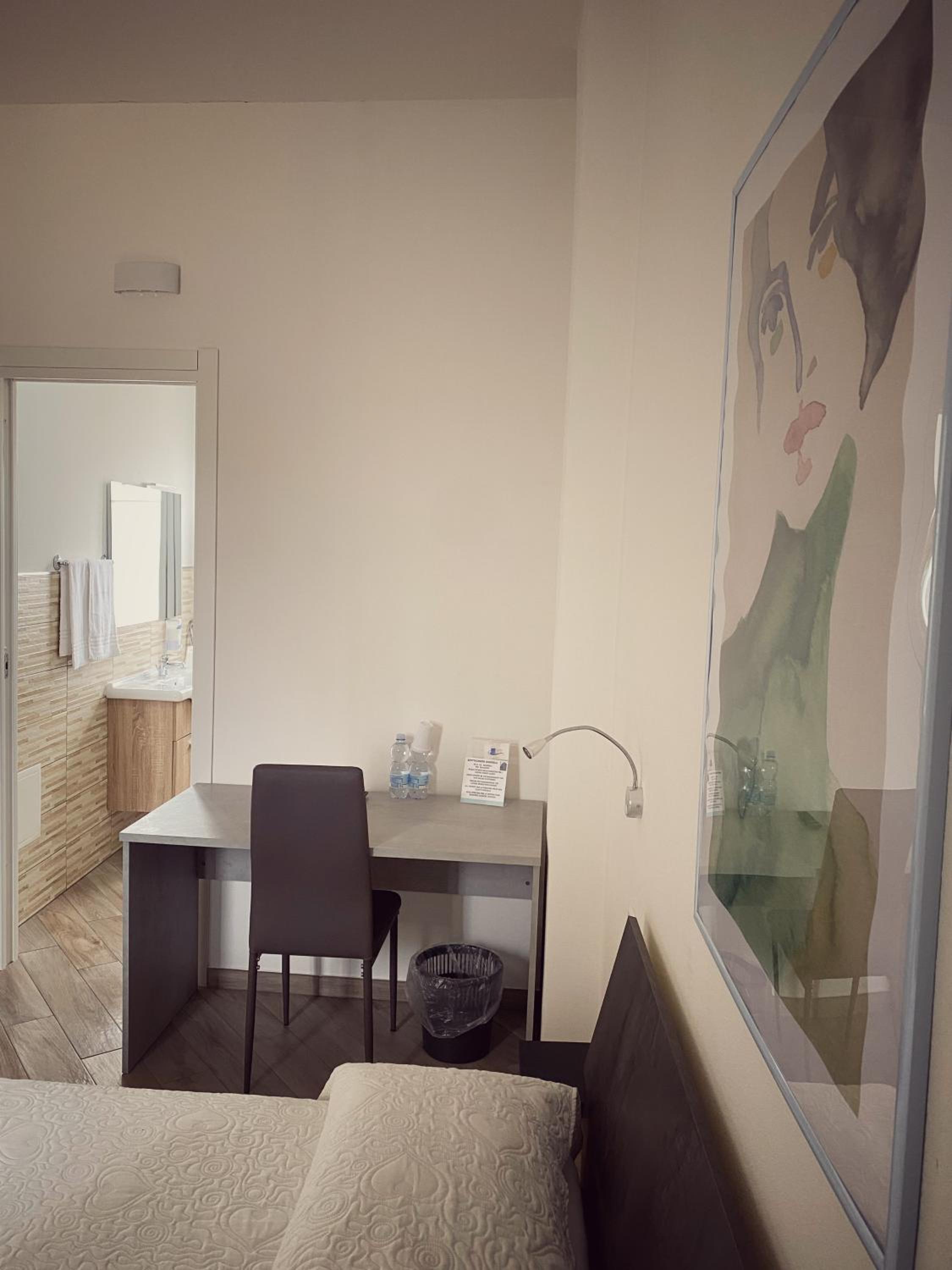 Superior King Room - Photo 7