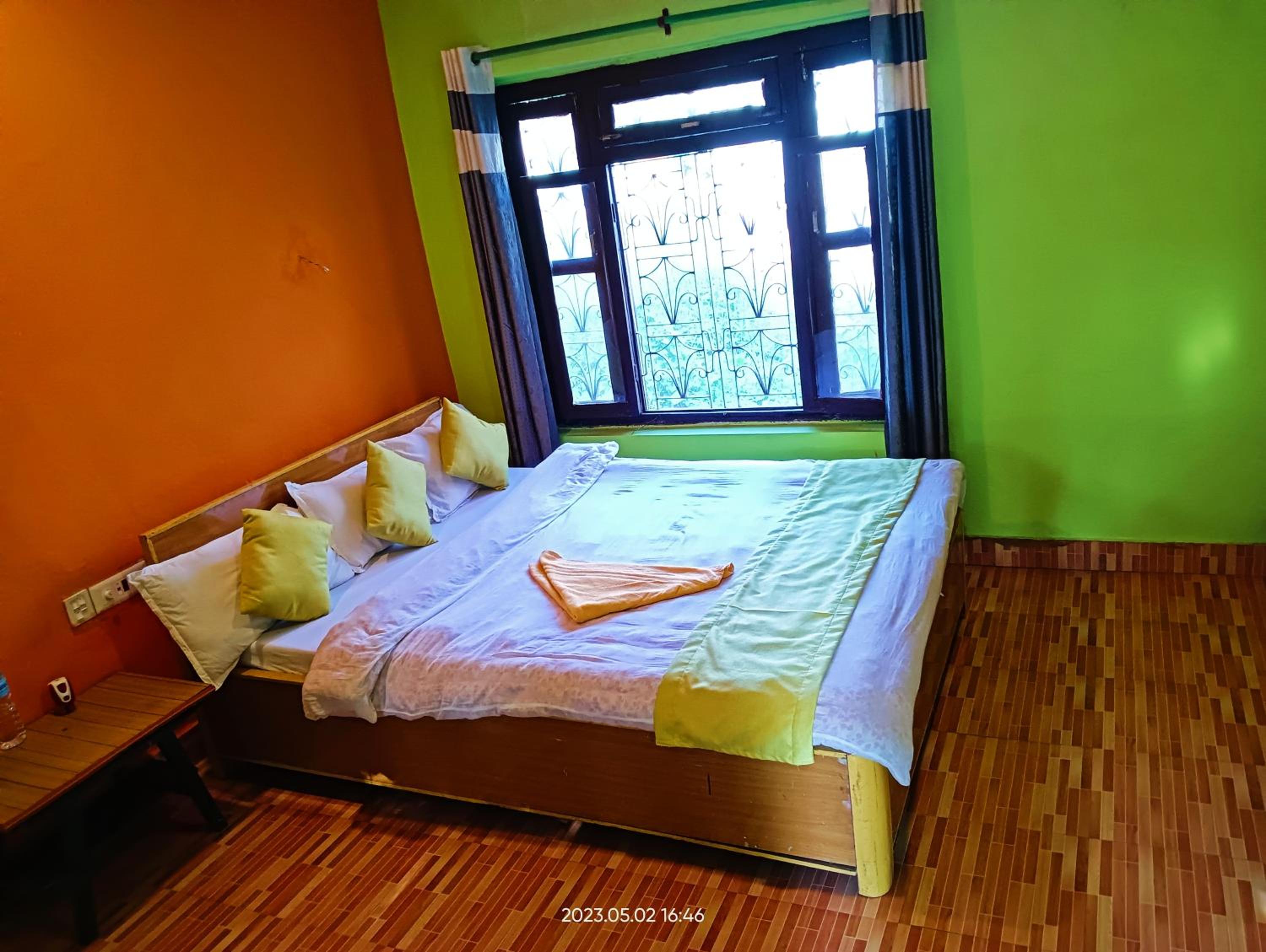 Standard Queen Room