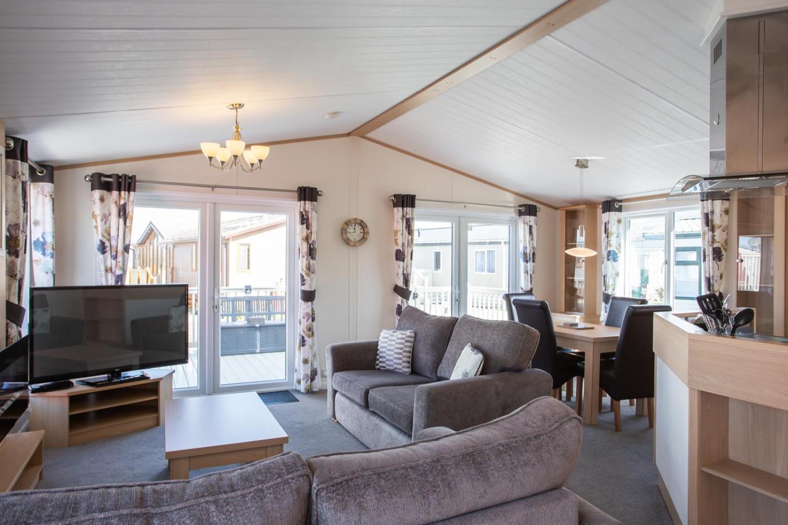 6 berth Luxury Lodge - Pet Friendly photo 1