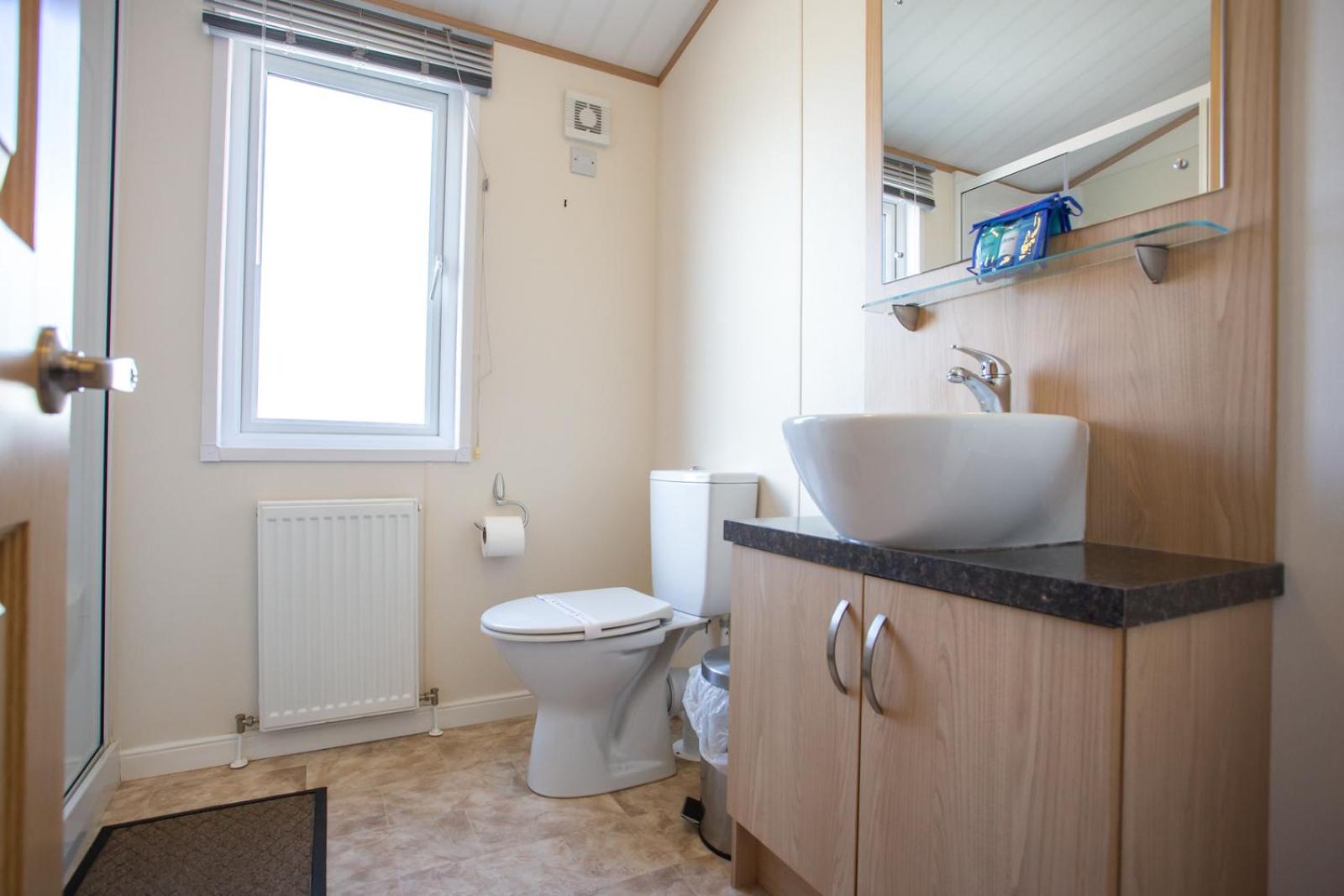 6 berth Luxury Lodge - Pet Friendly photo 3