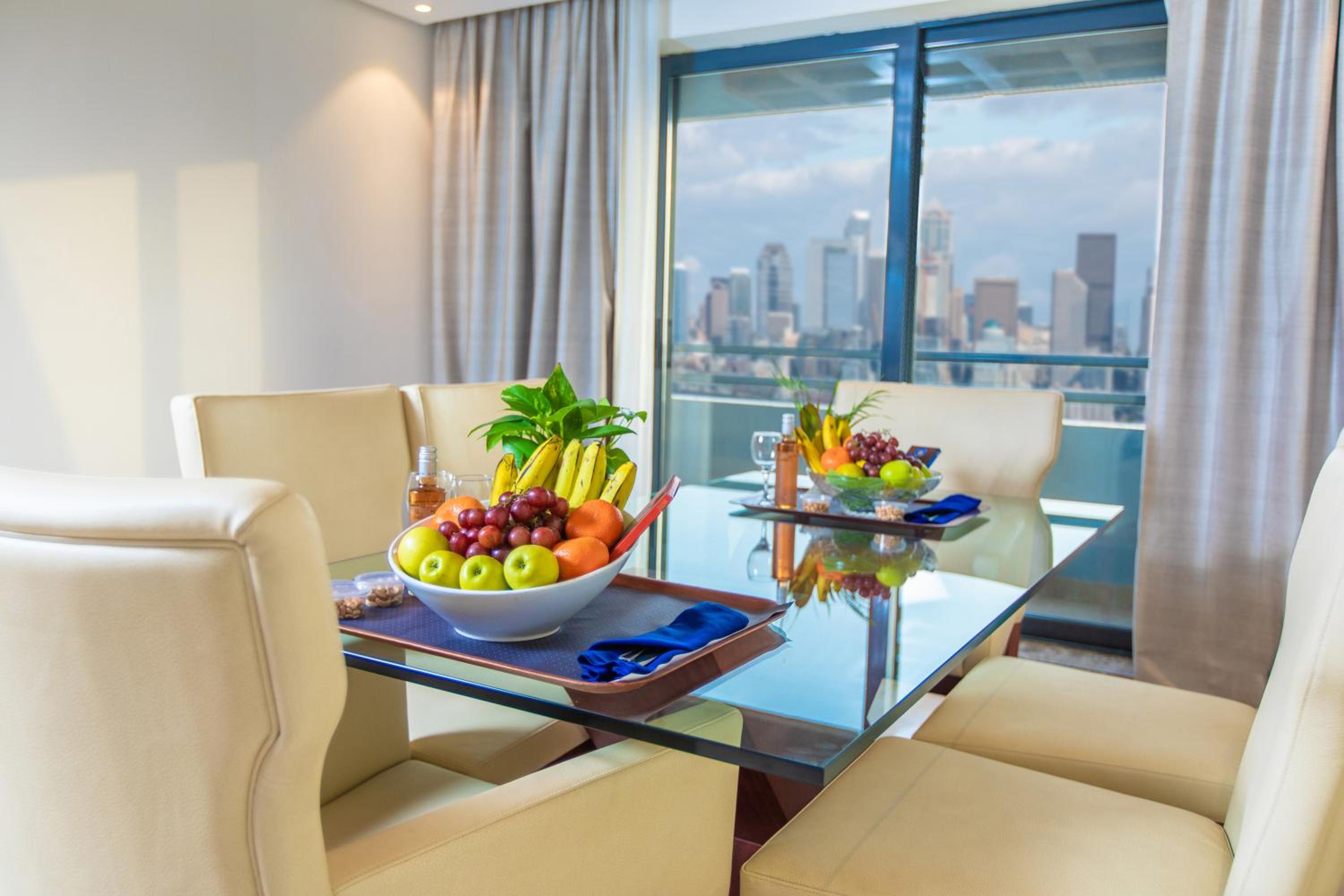  Executive Suite photo 3