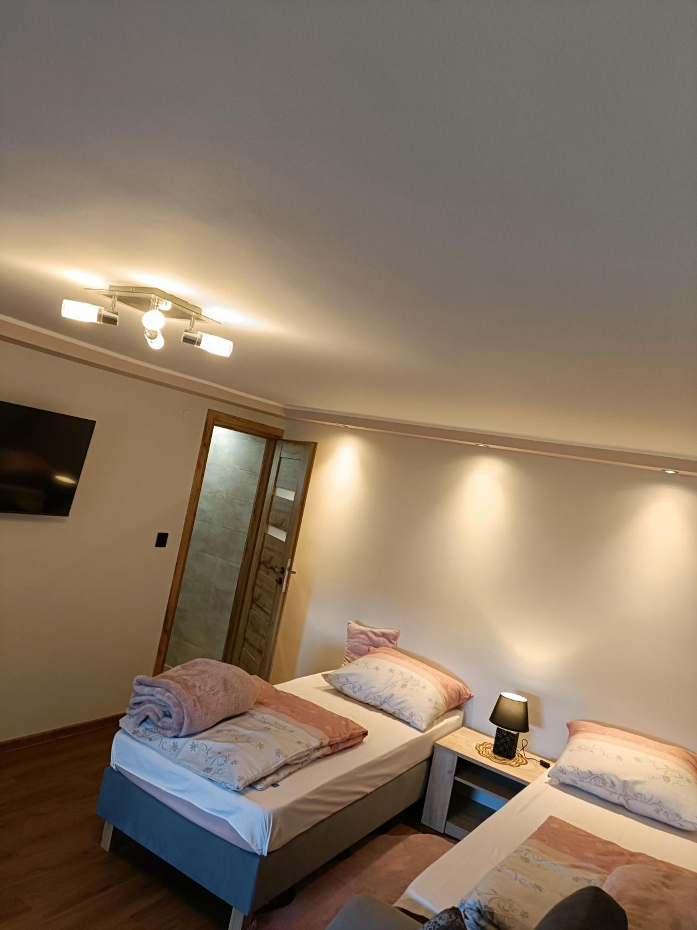 Apartment with Terrace - Photo 13