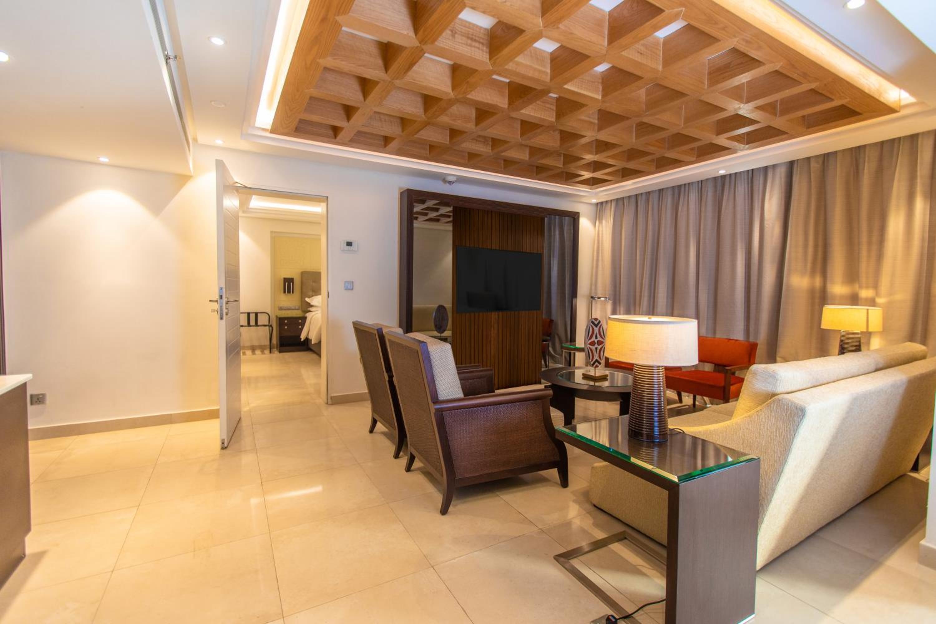  Executive Suite photo 1