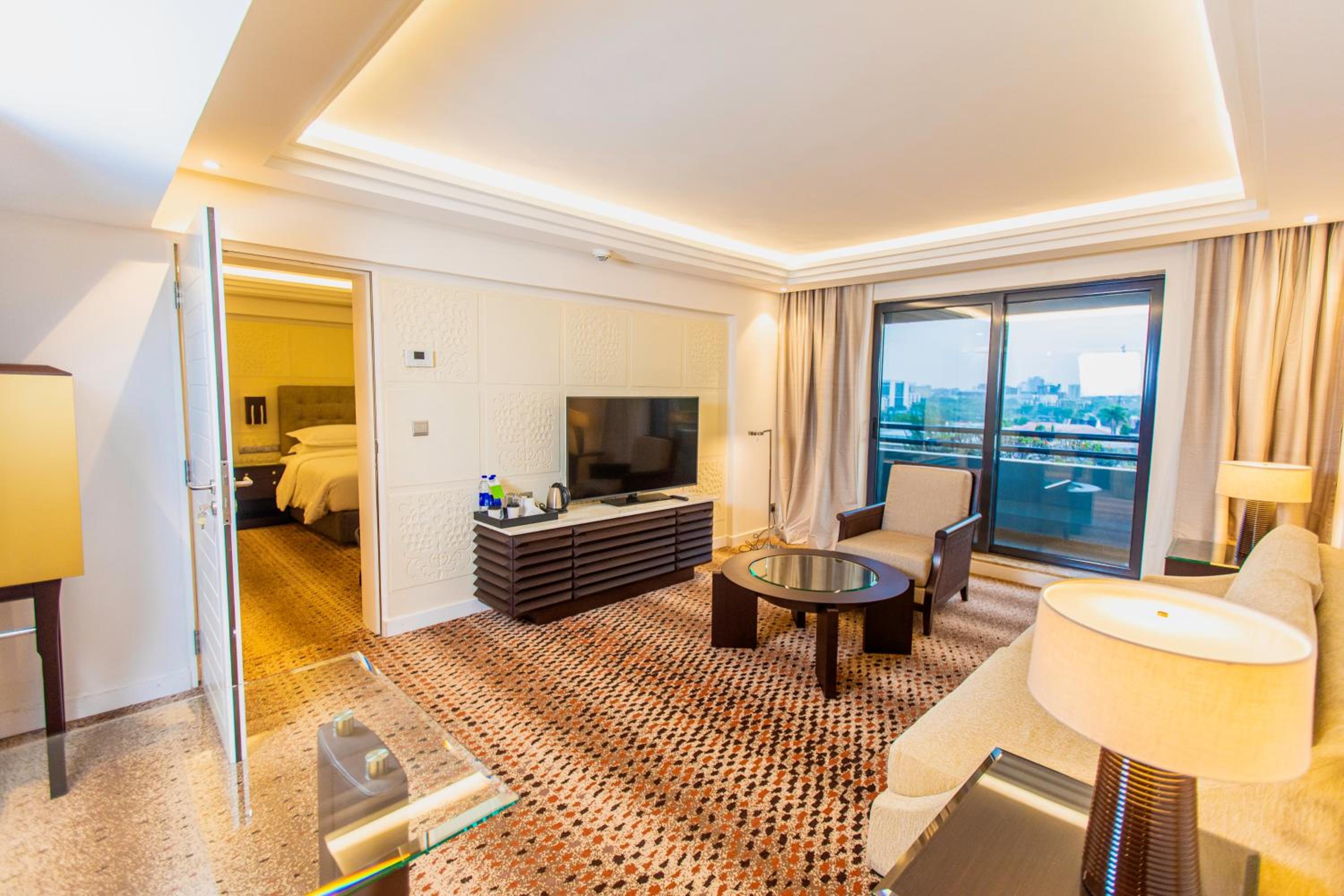  Executive Suite photo 2