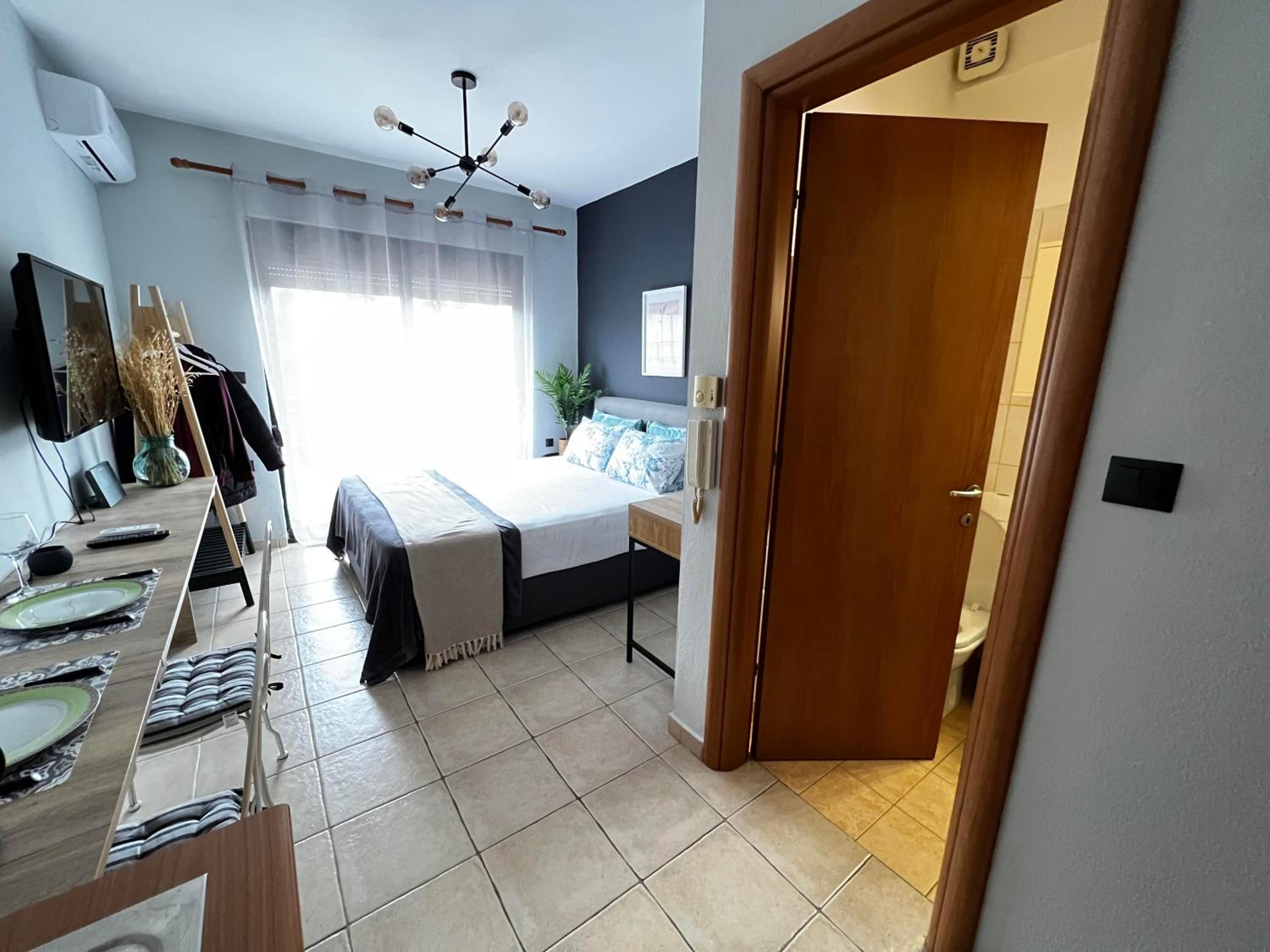 One-Bedroom Apartment photo 2